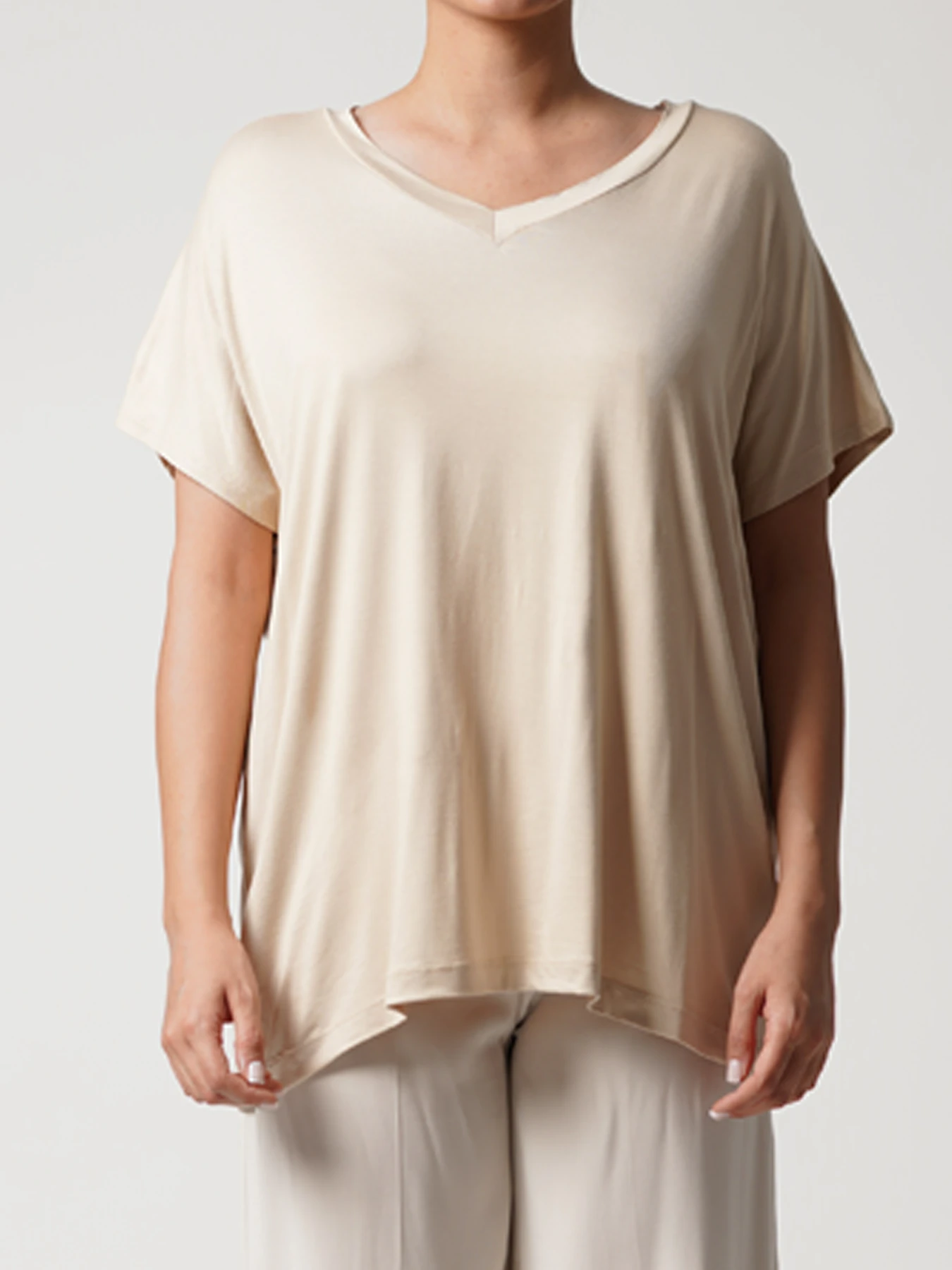 تیشرت زنانه کرم یقه هفت بلند 