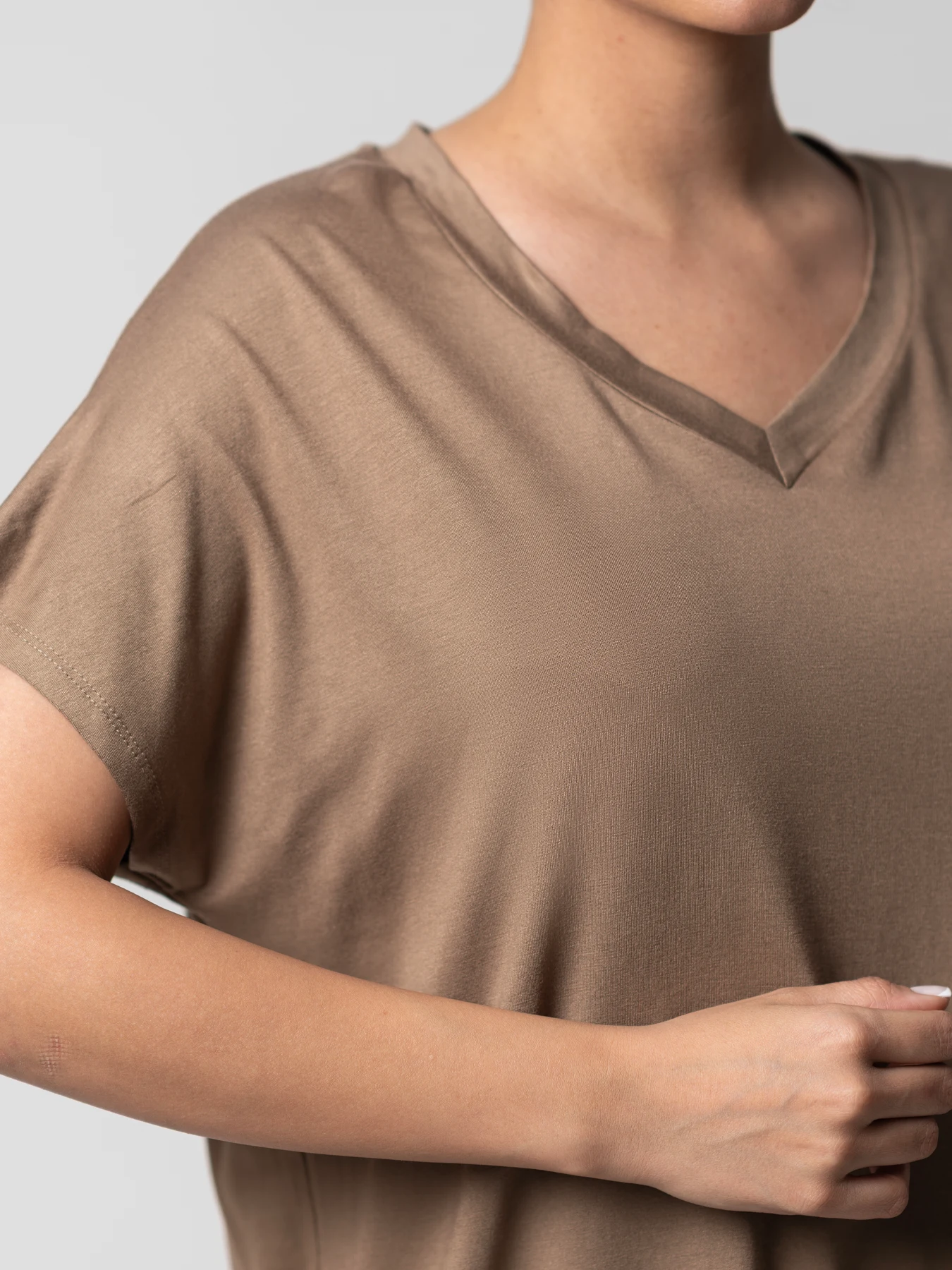 تیشرت زنانه نسکافه ای یقه هفت بلند 