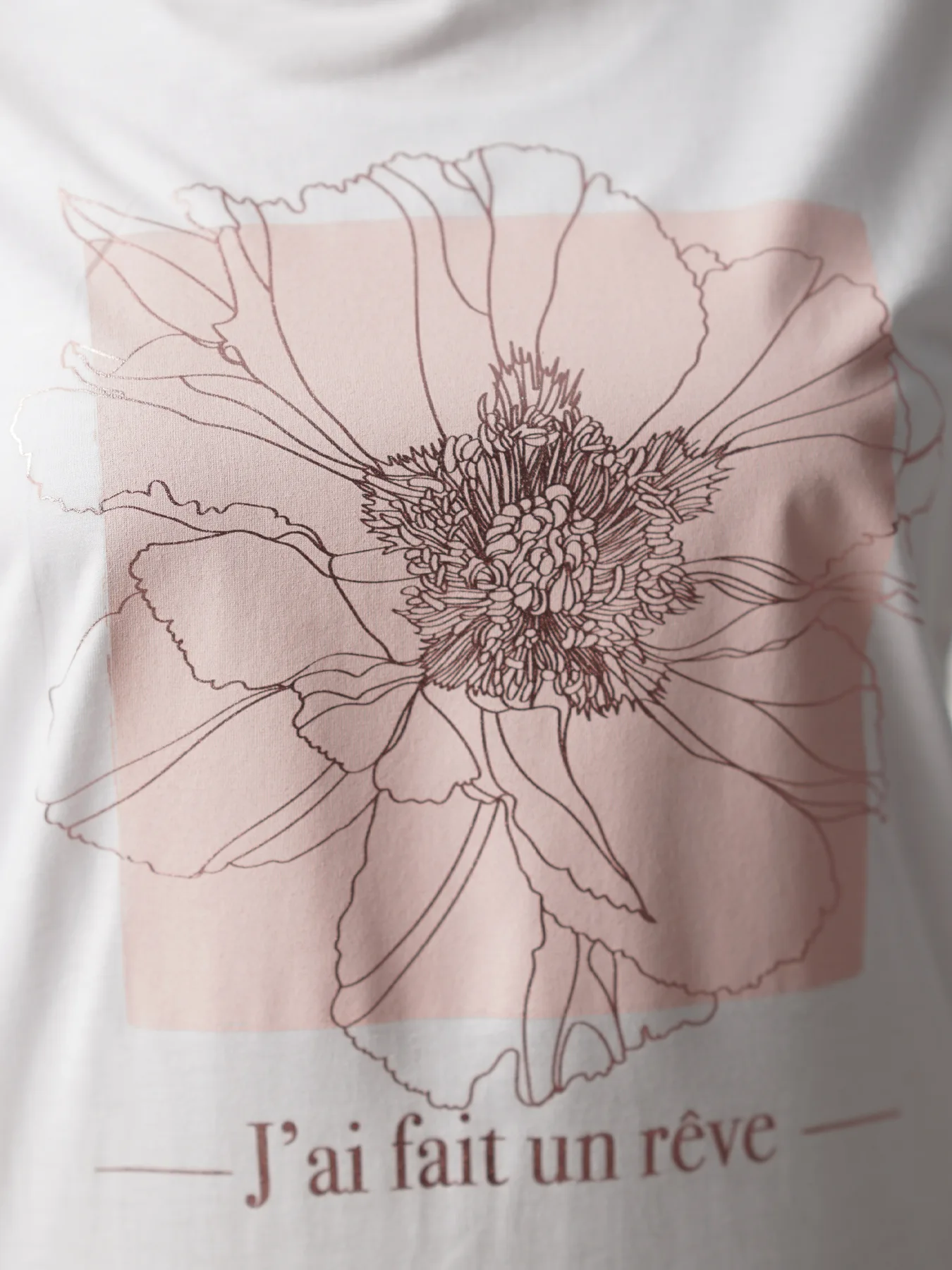 تیشرت زنانه سفید یقه گرد طرح گل