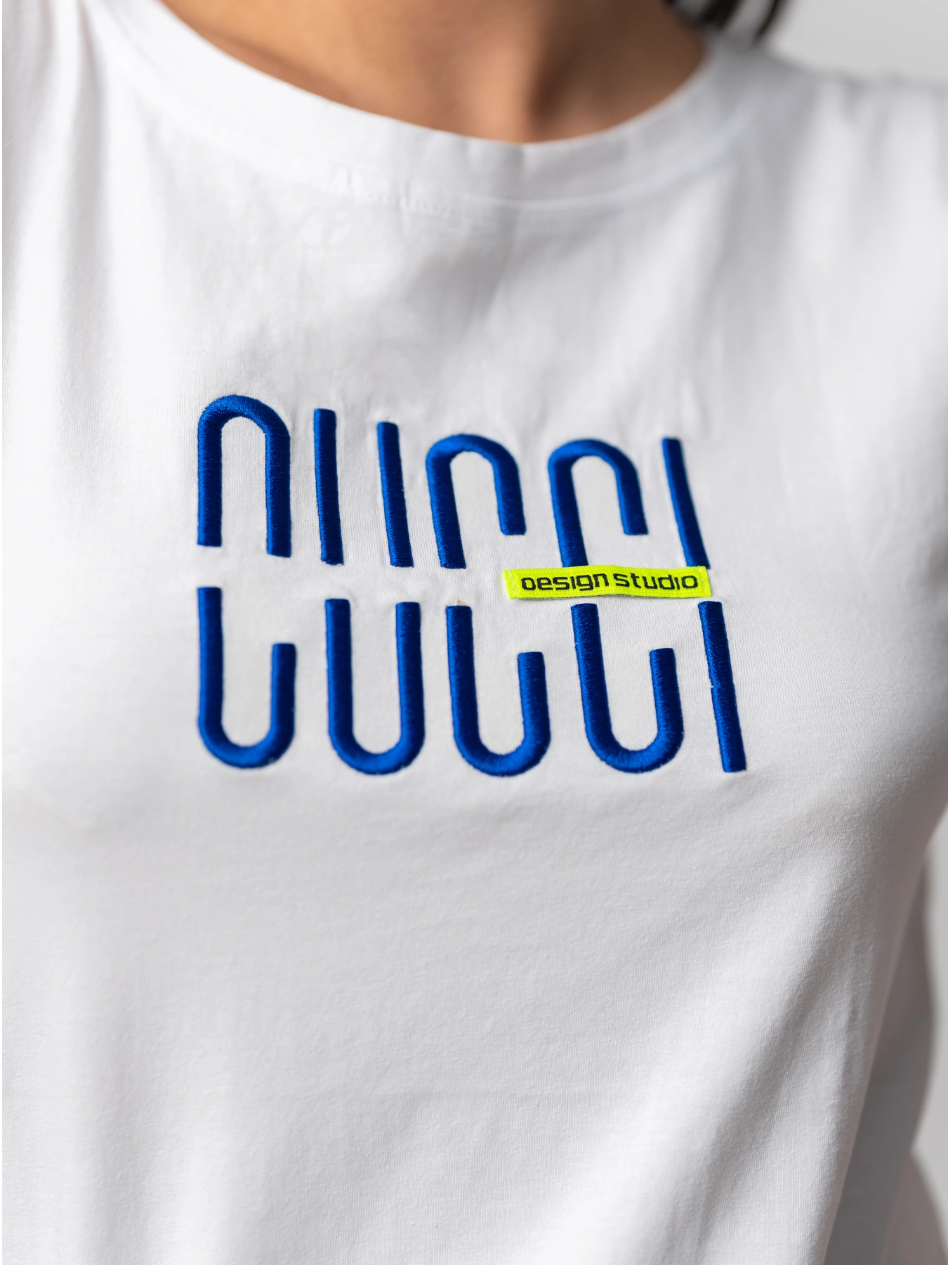 تیشرت زنانه سفید یقه گرد طرح دار