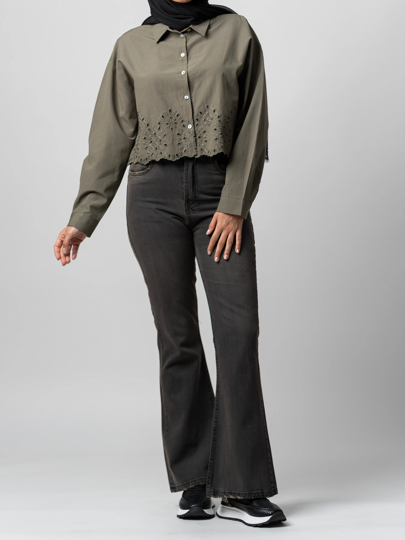 شومیز خاکی کراپ یقه شکاری کمرخامه دوزی 