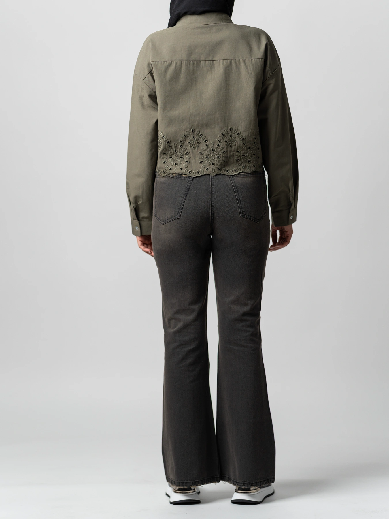 شومیز خاکی کراپ یقه شکاری کمرخامه دوزی 