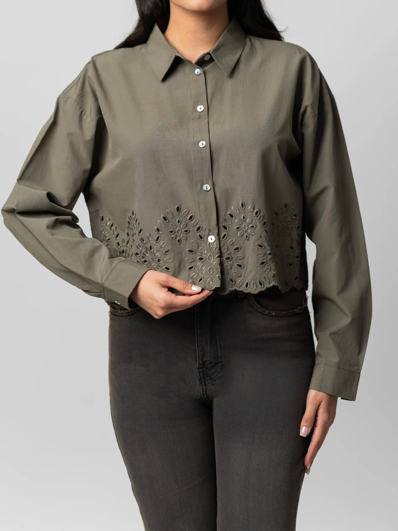 شومیز خاکی کراپ یقه شکاری کمرخامه دوزی 