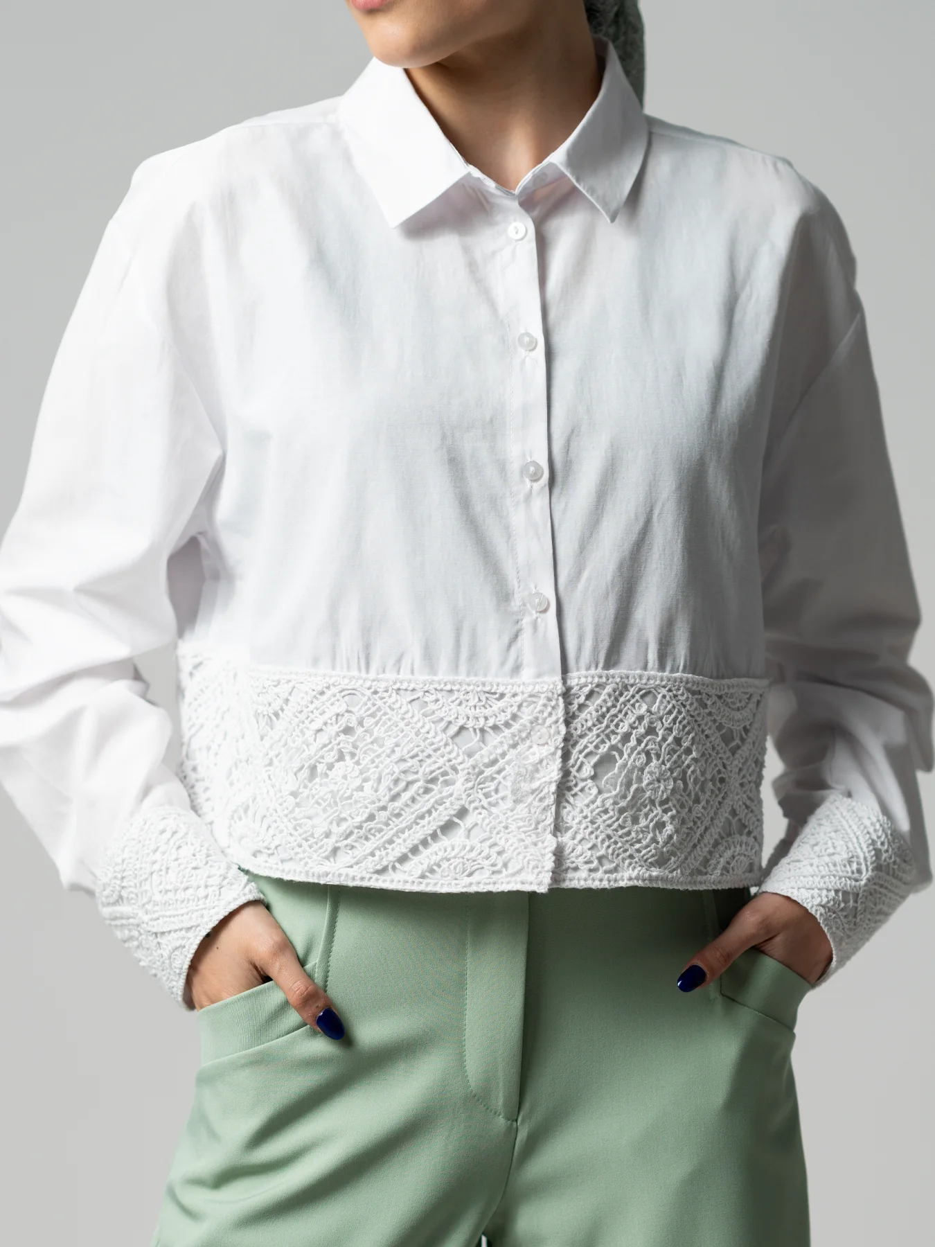 شومیز کراپ یقه شکاری کمرخامه دوزی سفید