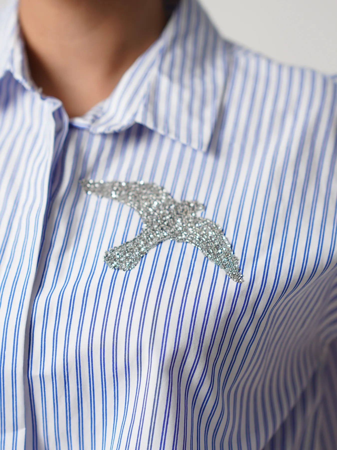 تاپ سفید سرمه ای گره ای دکمه مخفی راه راه 