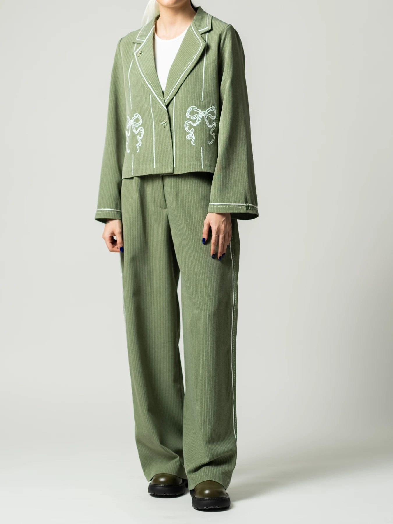 کت و شلوار زنانه یقه انگلیسی دکمه پاپیونی 