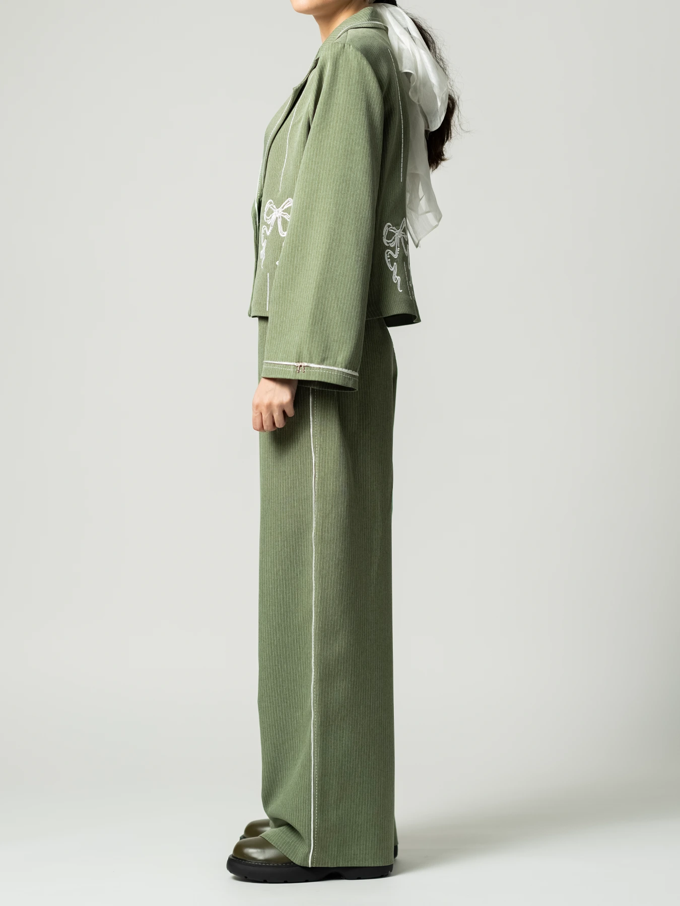 کت و شلوار زنانه یقه انگلیسی دکمه پاپیونی 