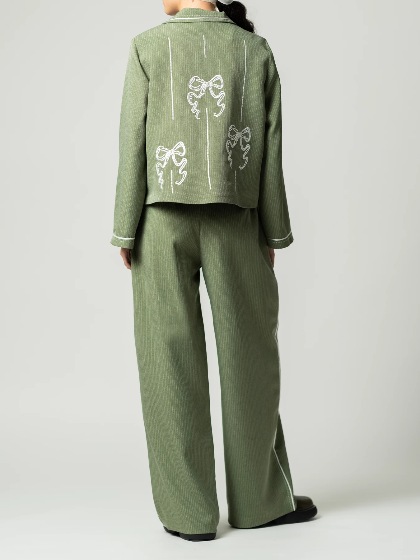 کت و شلوار زنانه یقه انگلیسی دکمه پاپیونی 