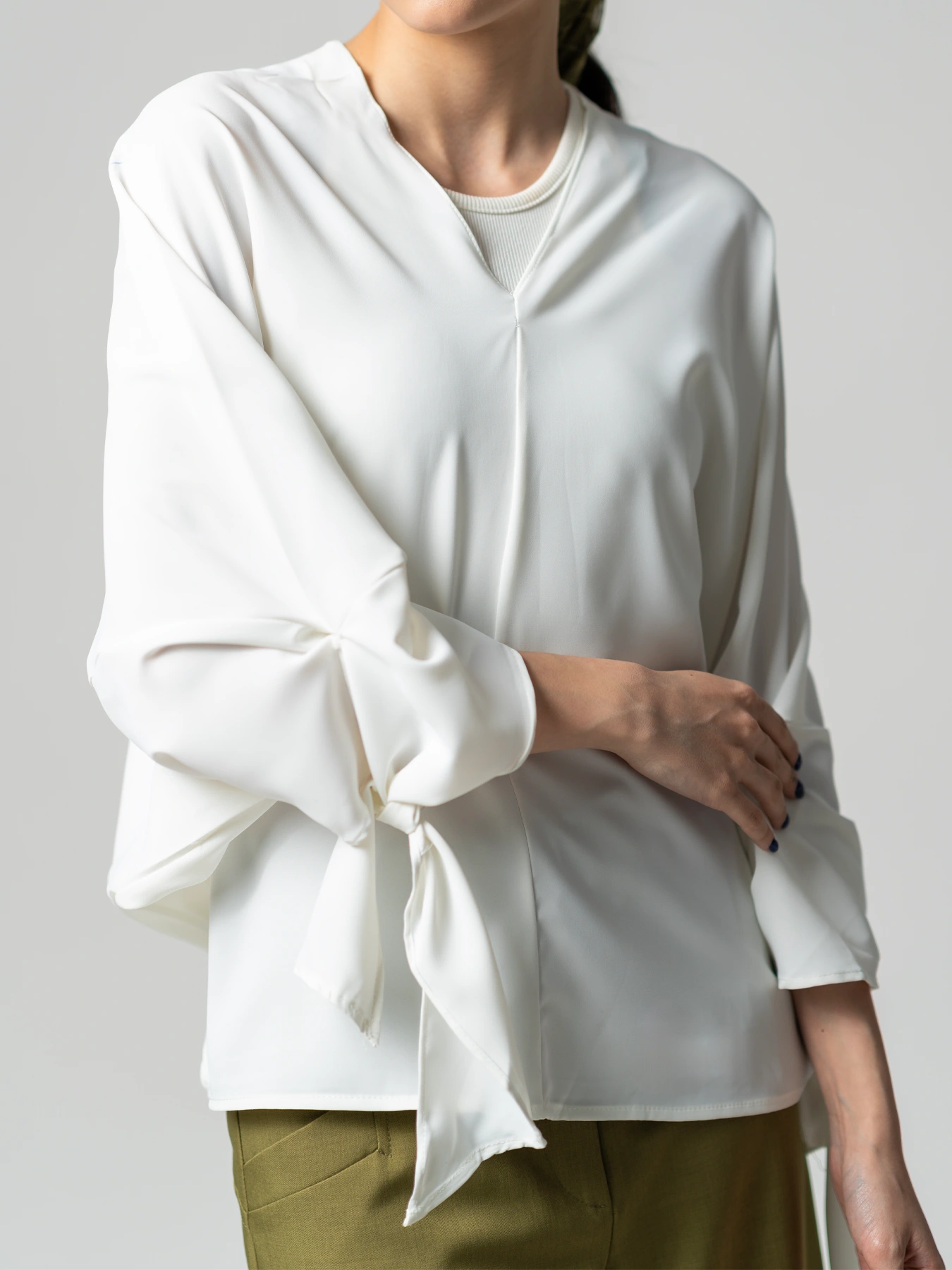 پانچ آستین گره ای یقه هفت سفید