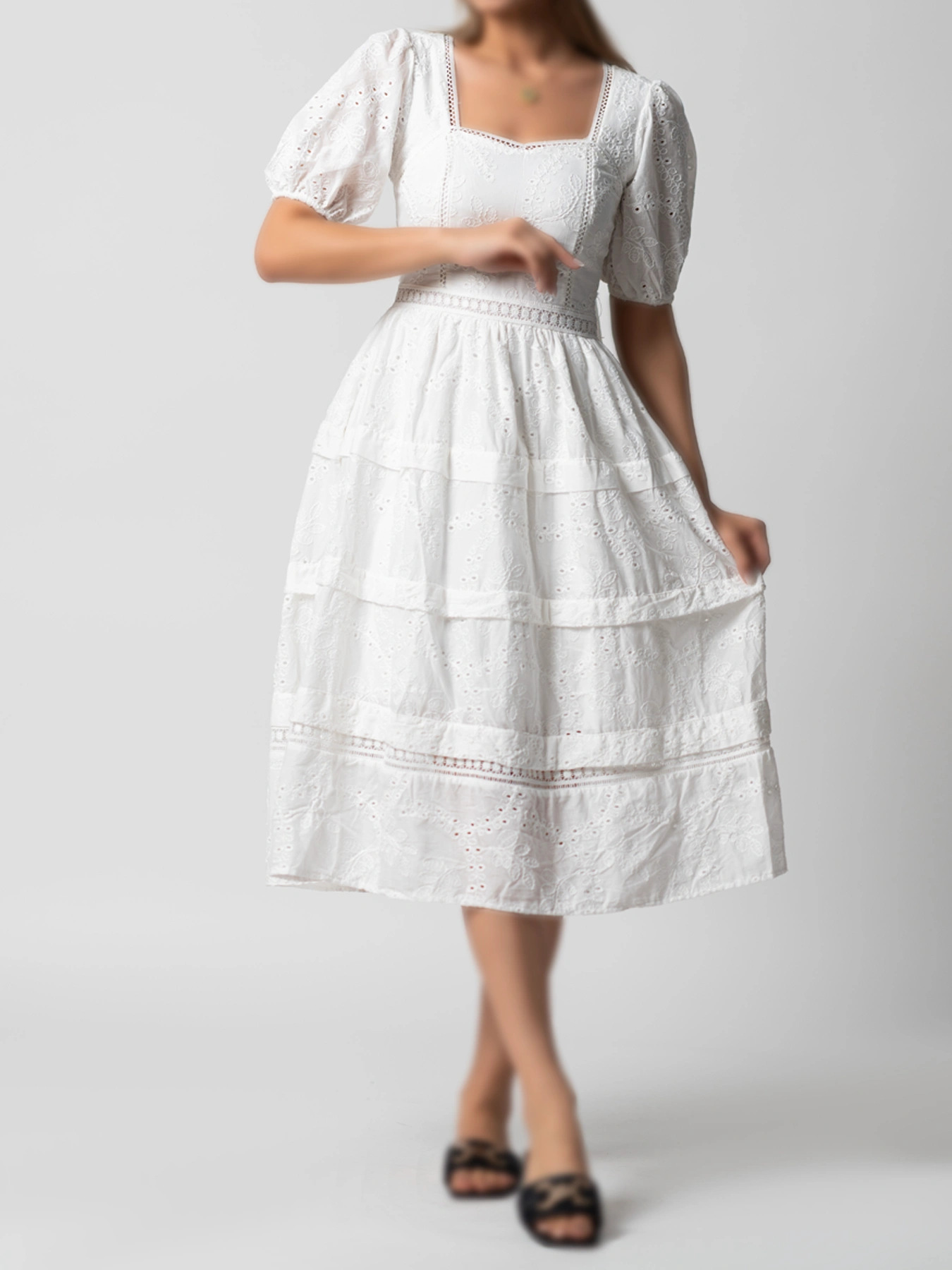 پیراهن بلند آستین کوتاه زنانه یقه خشتی سفید