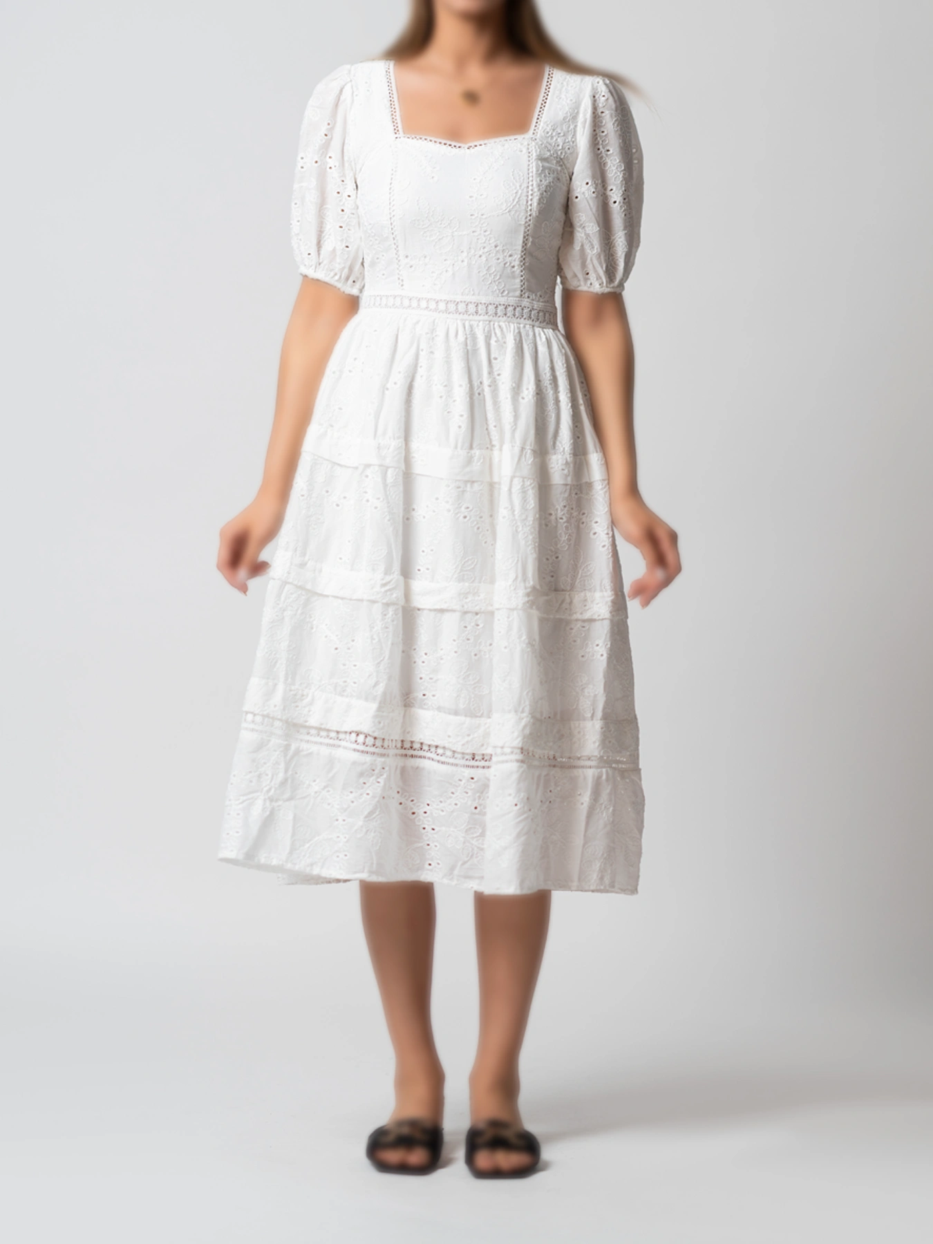 پیراهن بلند آستین کوتاه زنانه یقه خشتی سفید