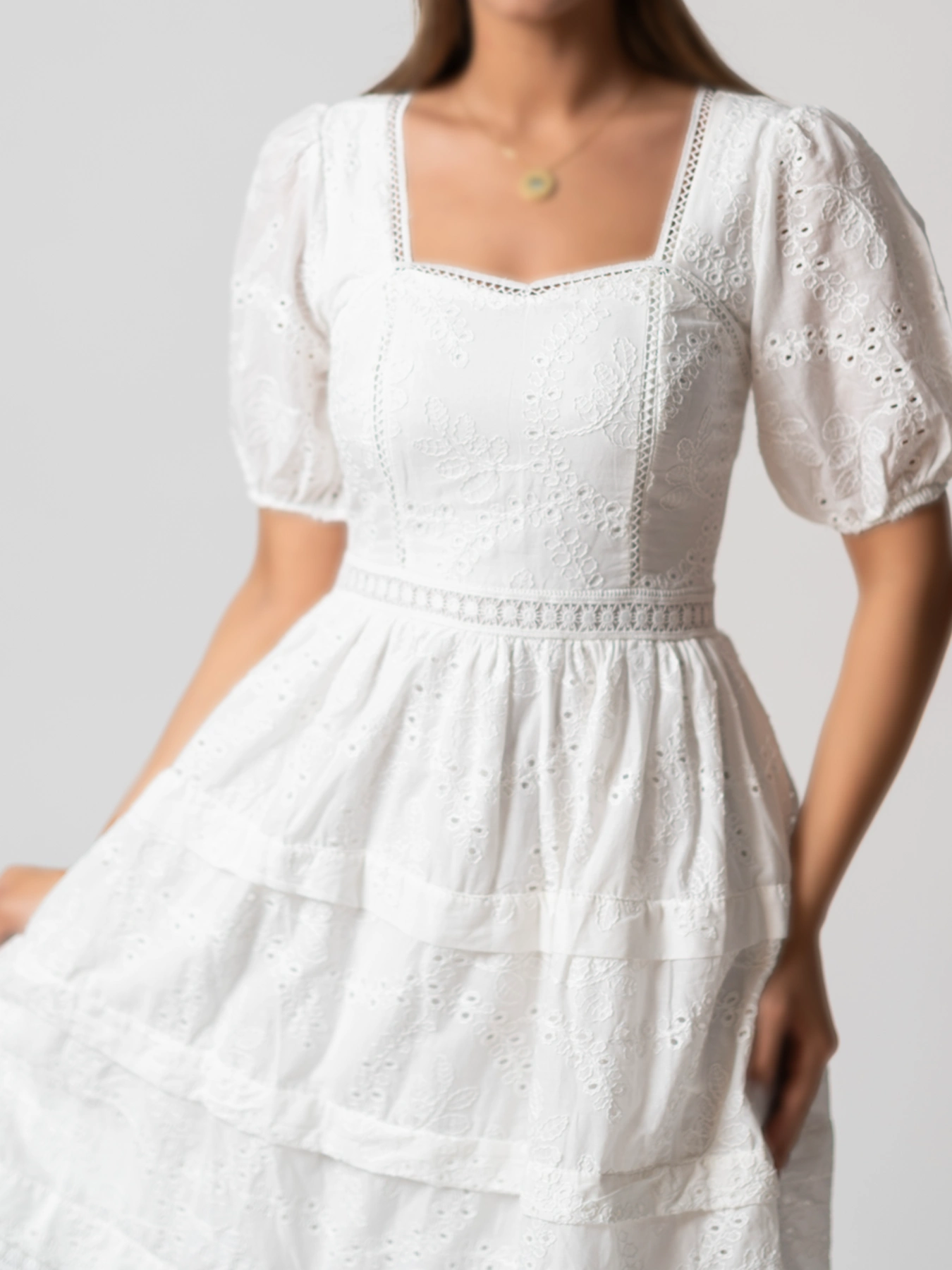 پیراهن بلند آستین کوتاه زنانه یقه خشتی سفید