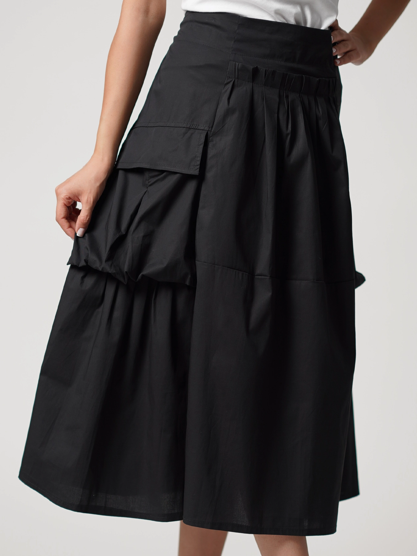 دامن کتان ساده مشکی دوجیب چین دار 