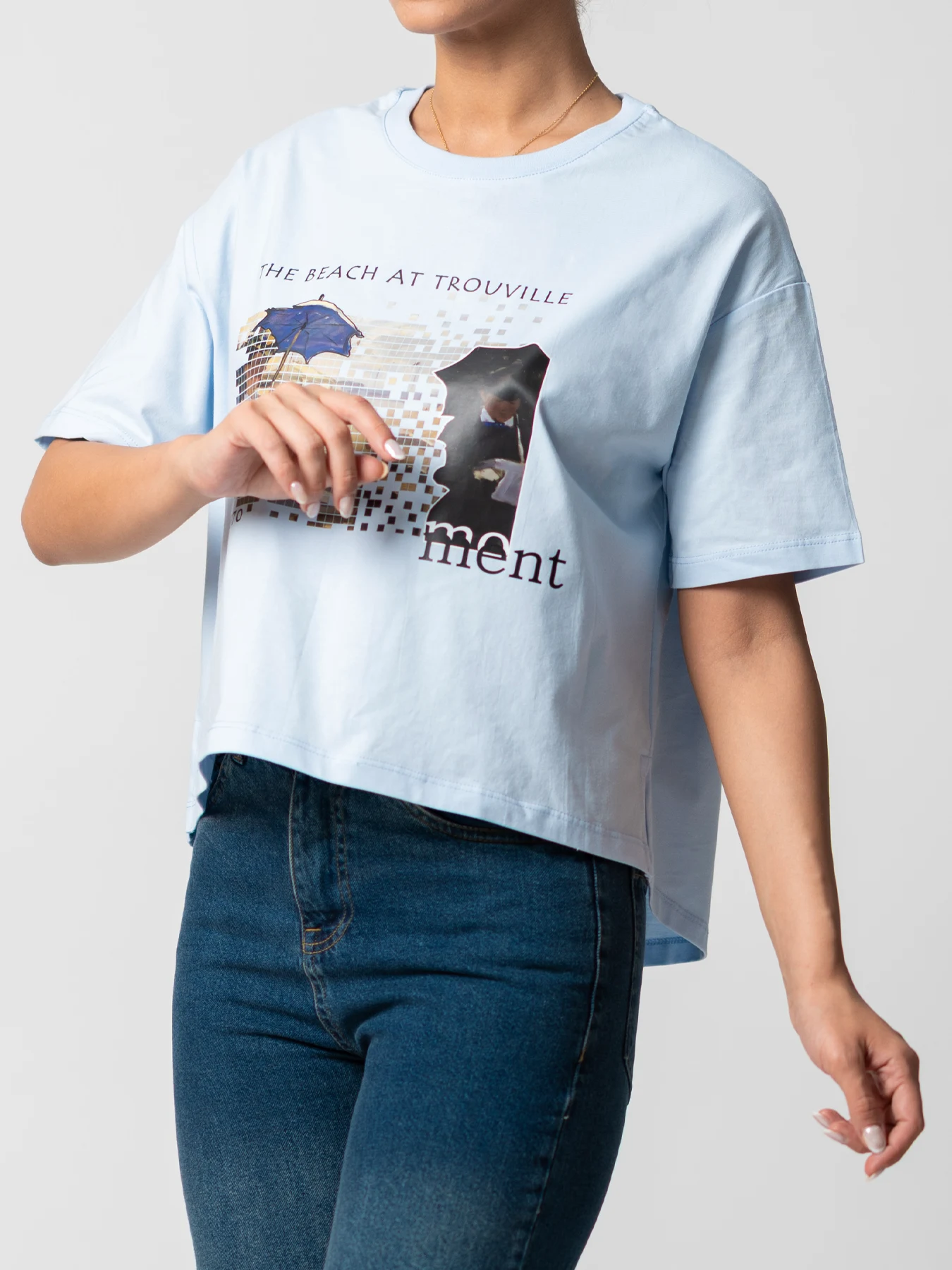 تیشرت آبی یقه گرد طرح چتر 