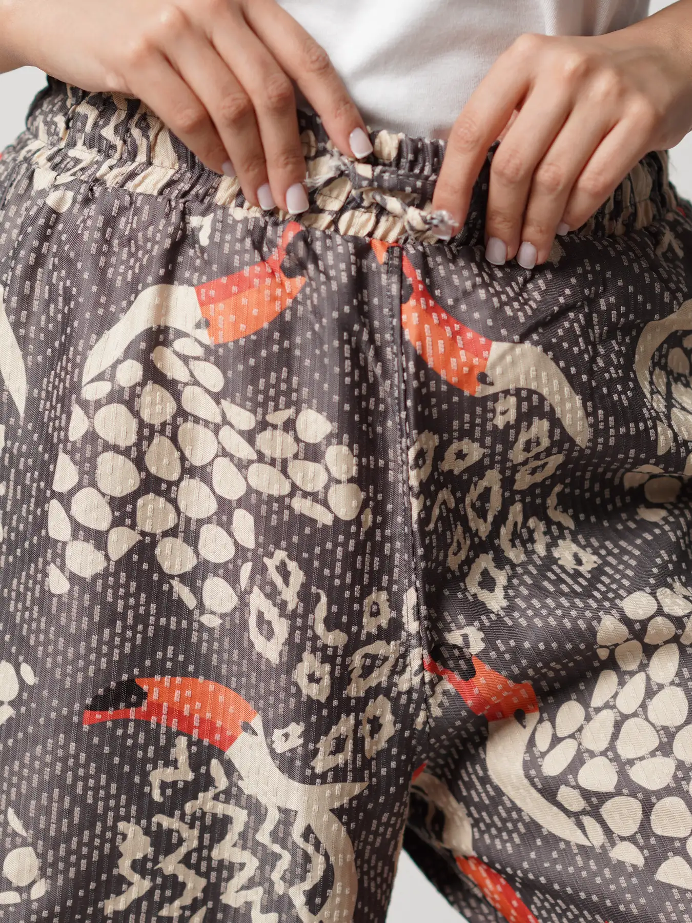 شلوار زنانه طرح دار قهوه ای کرم 