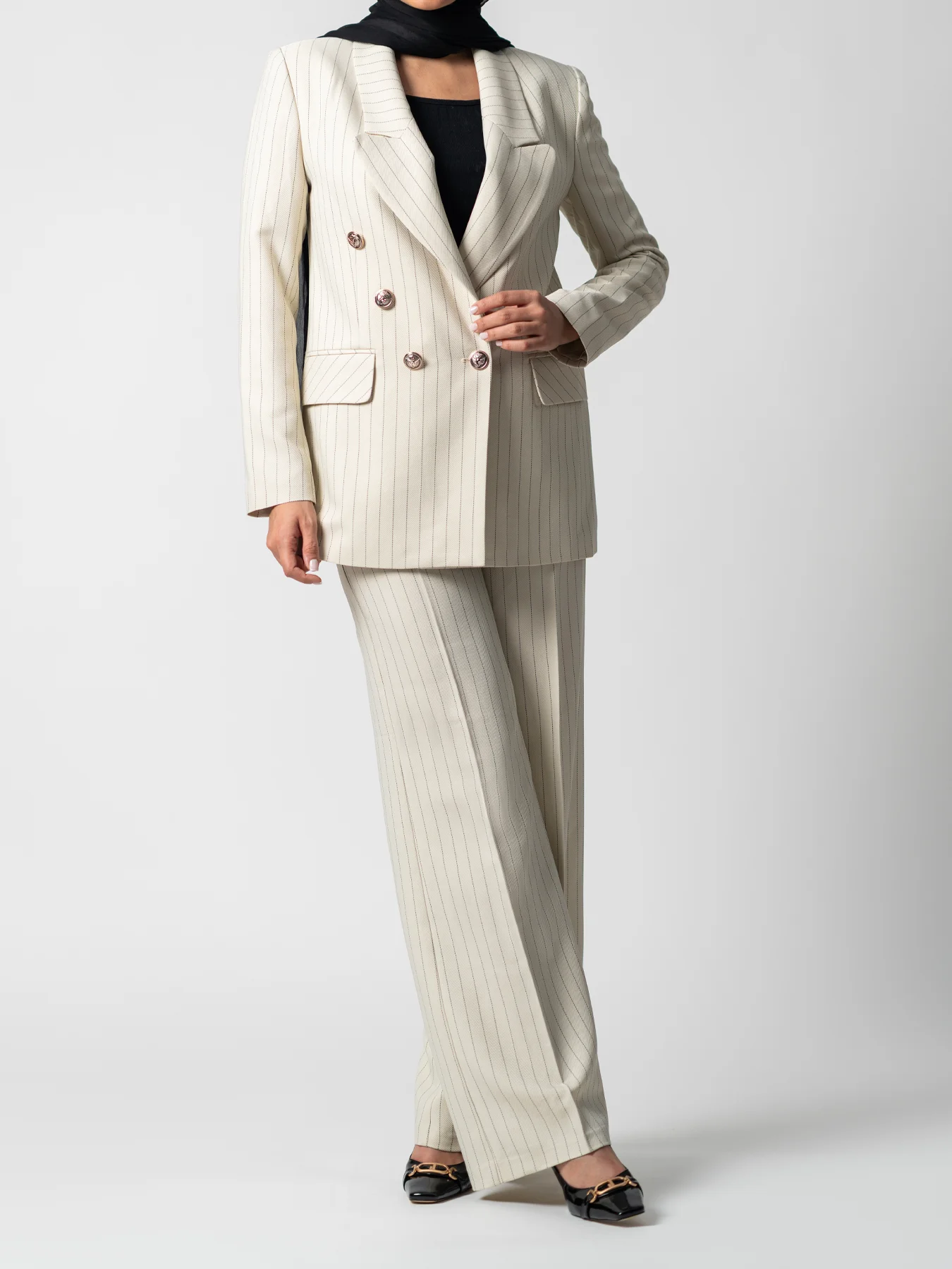 کت شلوار زنانه کرم دیپلمات شش دکمه 