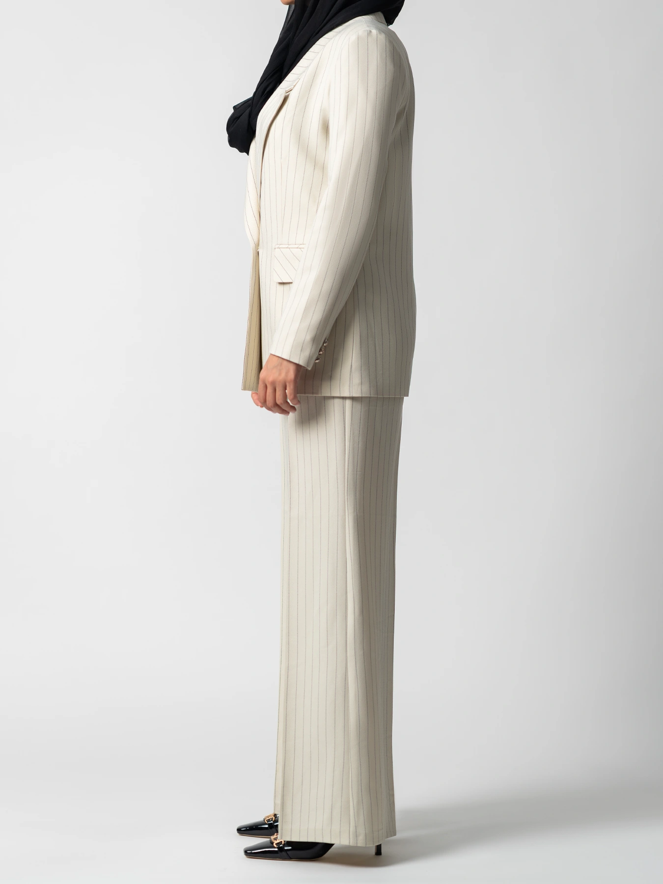 کت شلوار زنانه کرم دیپلمات شش دکمه 