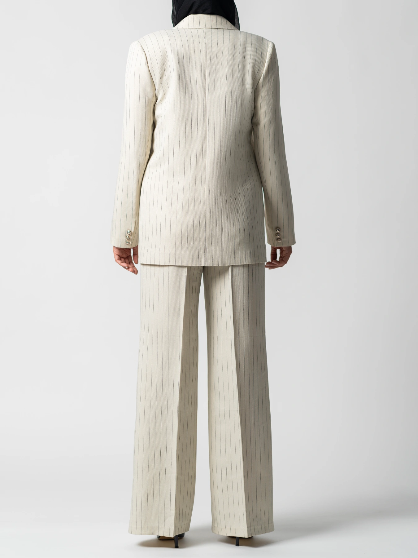 کت شلوار زنانه کرم دیپلمات شش دکمه 