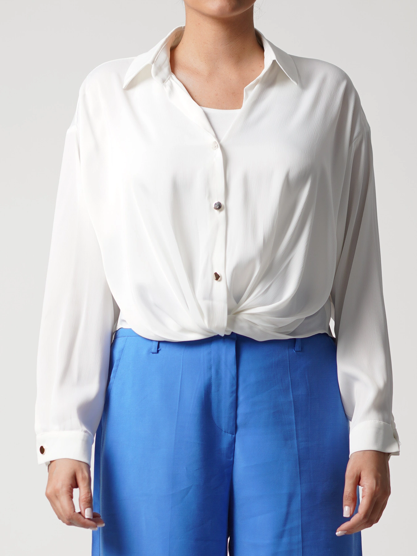 شومیز جلو پیچ شیری