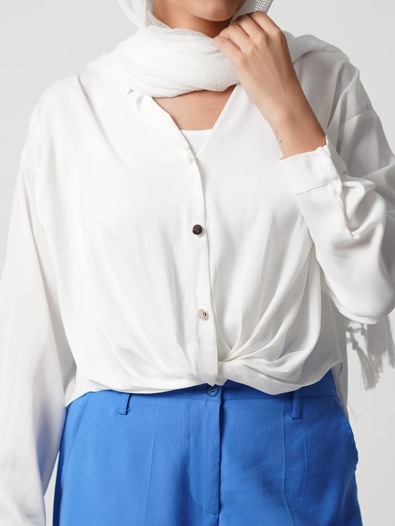 شومیز جلو پیچ شیری