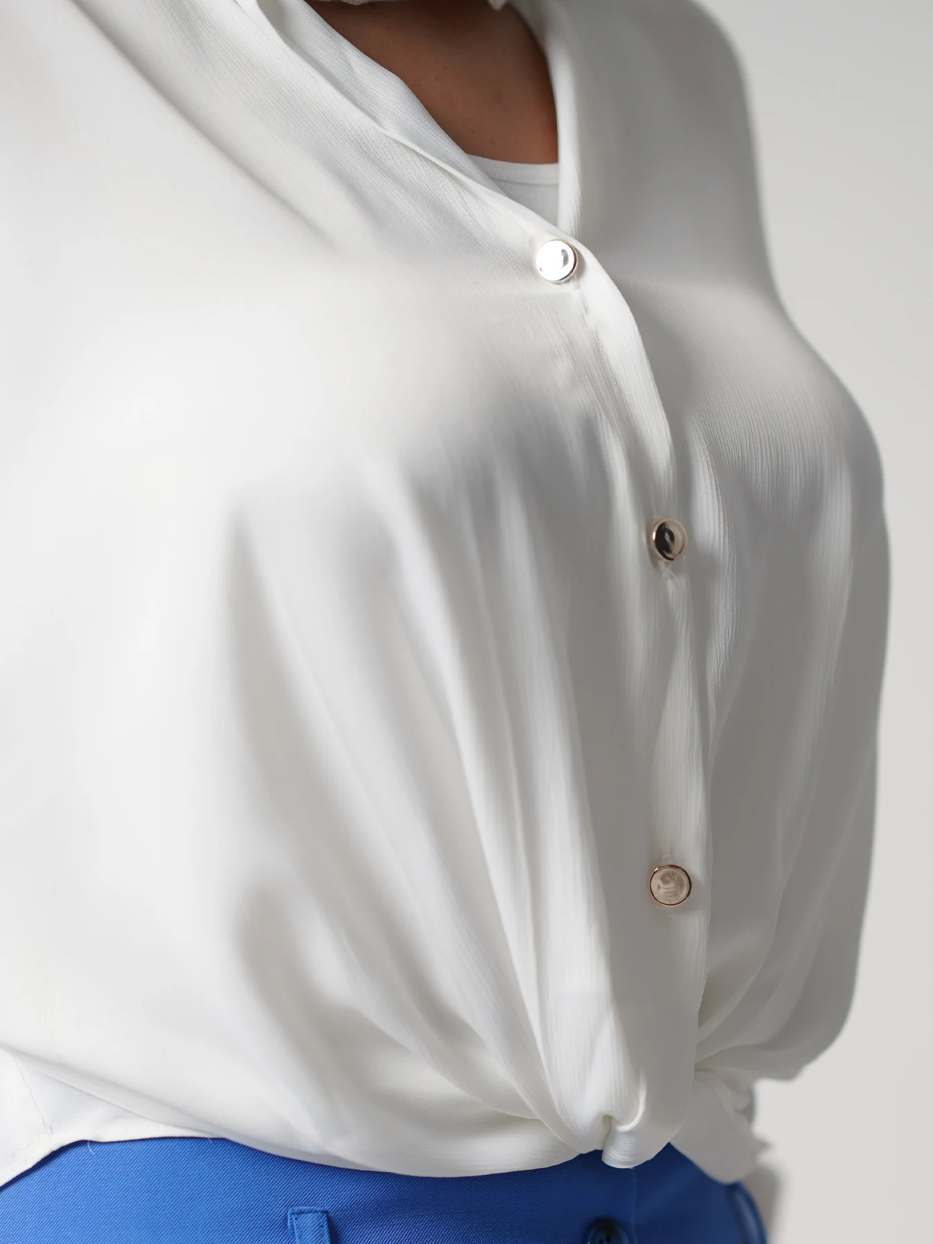 شومیز جلو پیچ شیری