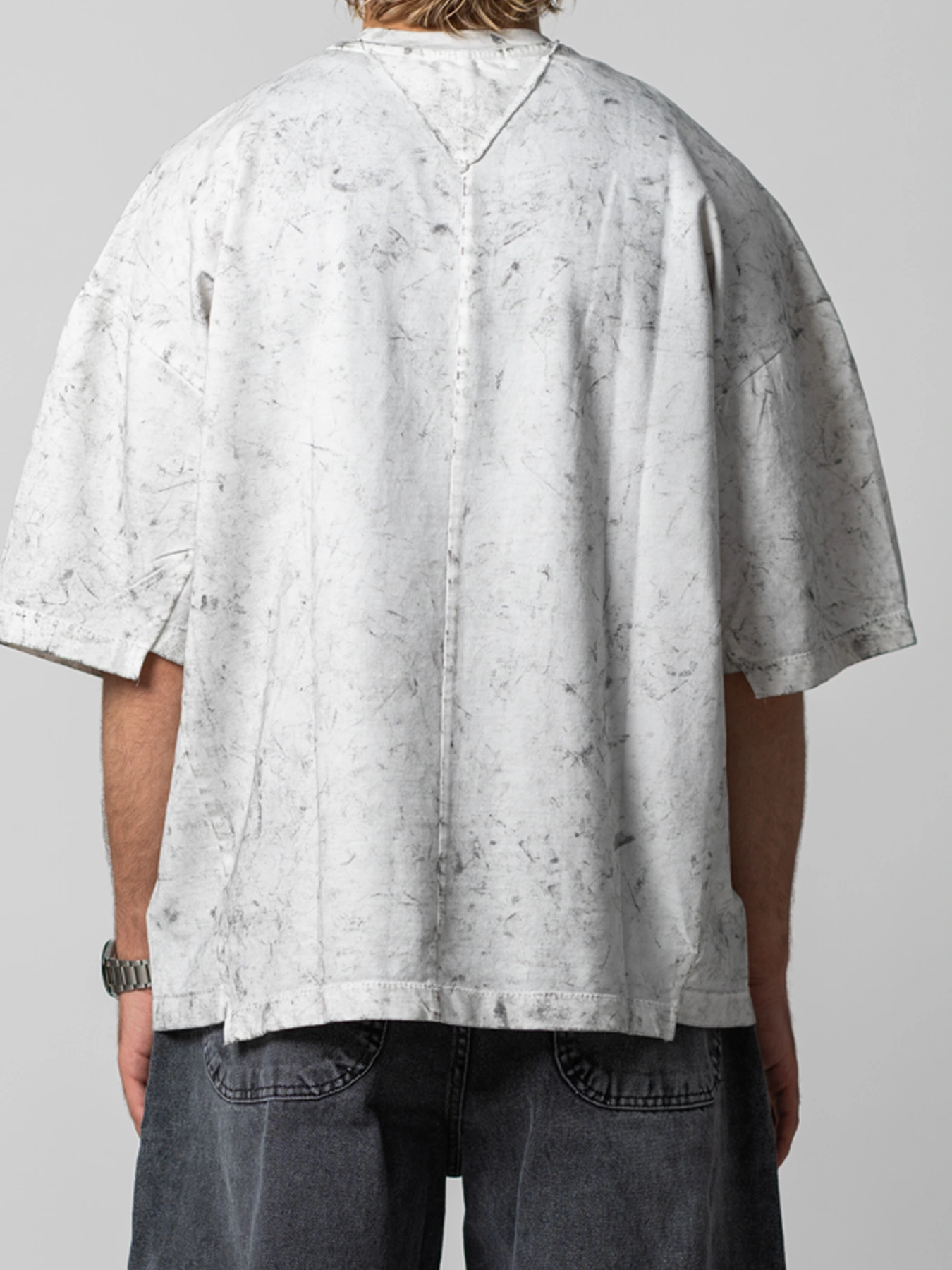 تیشرت شیری یقه گرد آستین کوتاه 