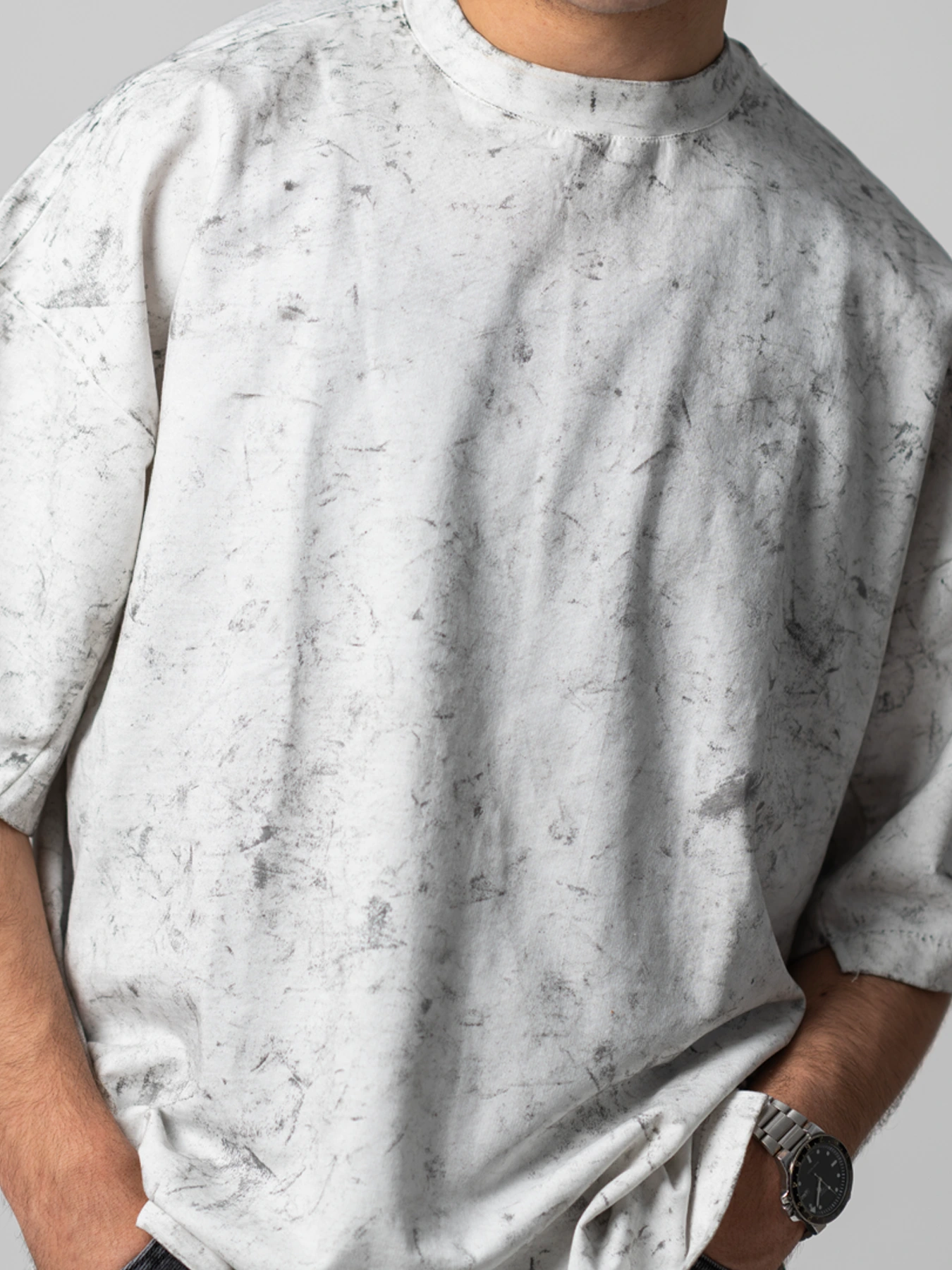 تیشرت شیری یقه گرد آستین کوتاه 