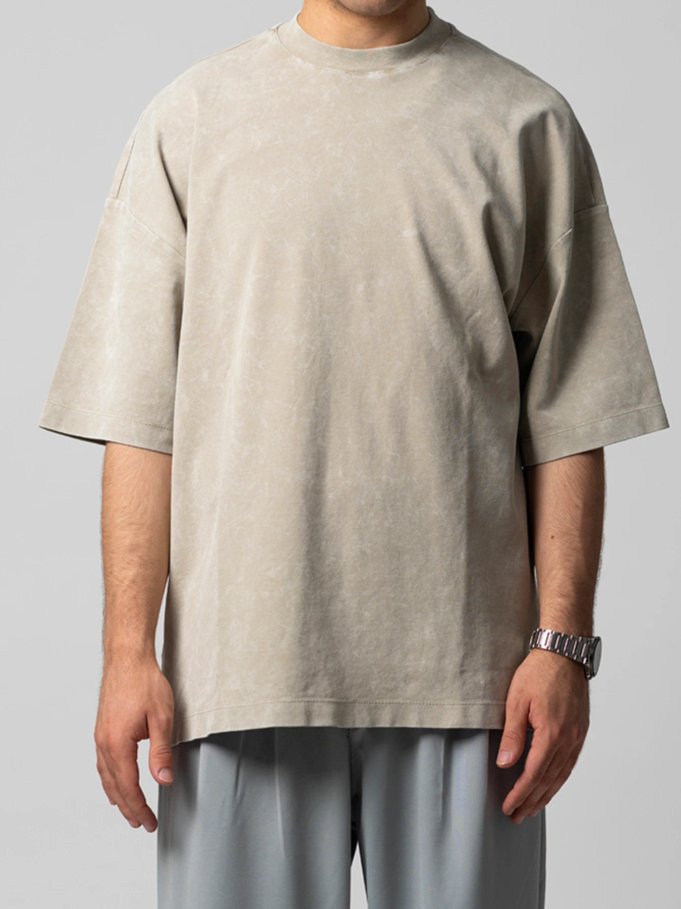 تیشرت خاکی یقه گرد آستین کوتاه 