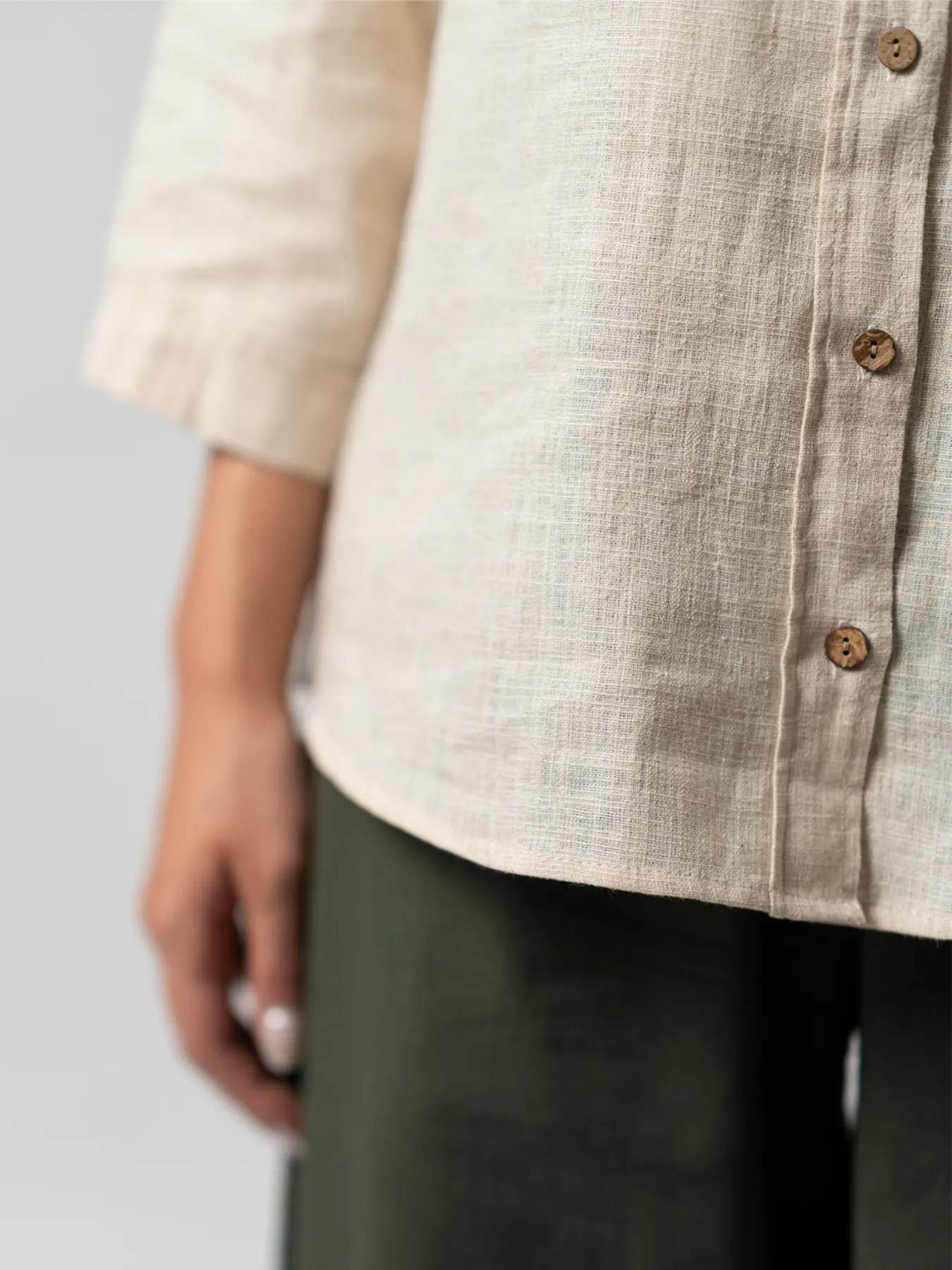 شومیز کرم لینن ساده یقه مردانه