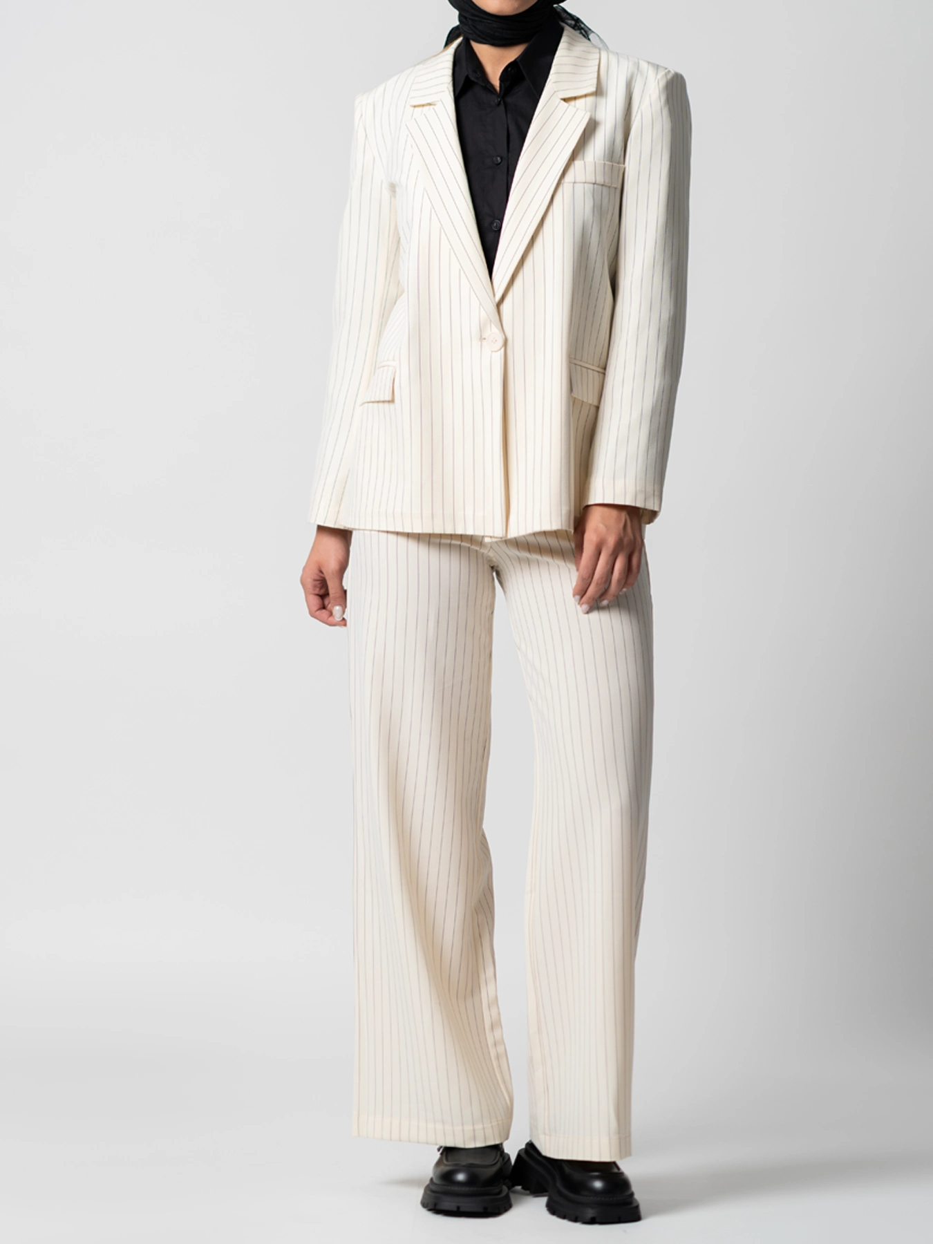 کت راه راه کرم یقه انگلیسی تک دکمه