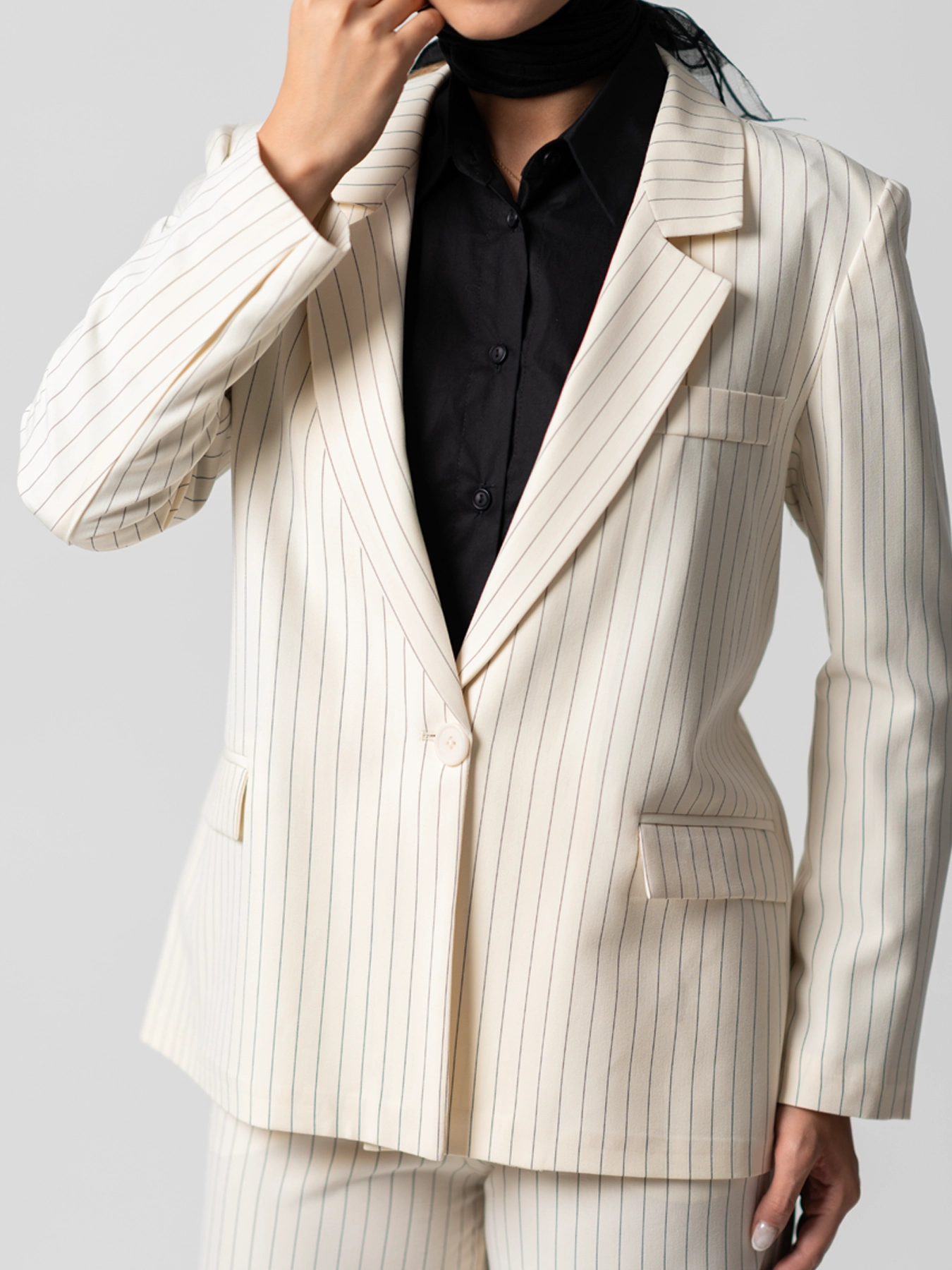 کت راه راه کرم یقه انگلیسی تک دکمه