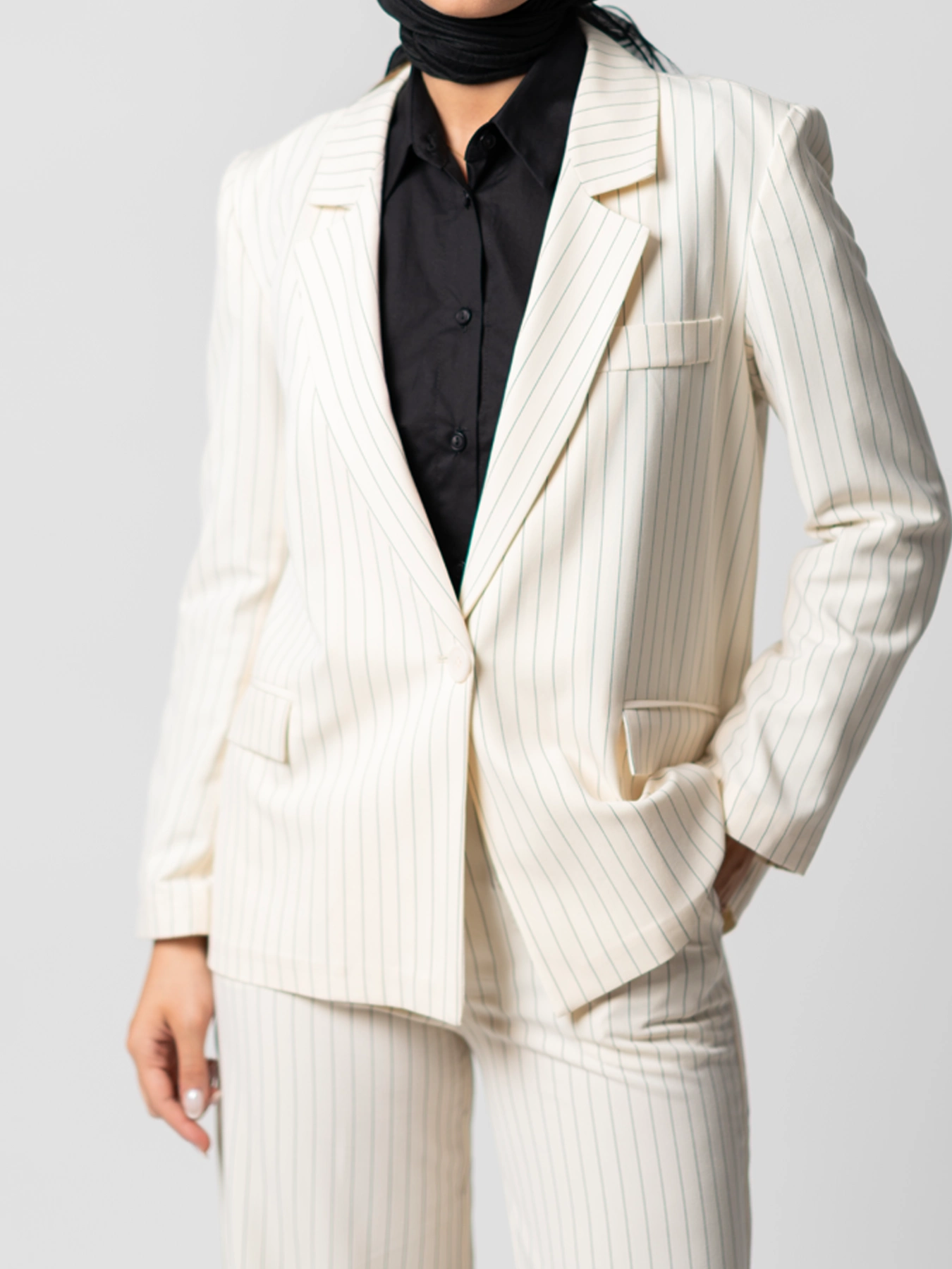 کت راه راه کرم یقه انگلیسی تک دکمه