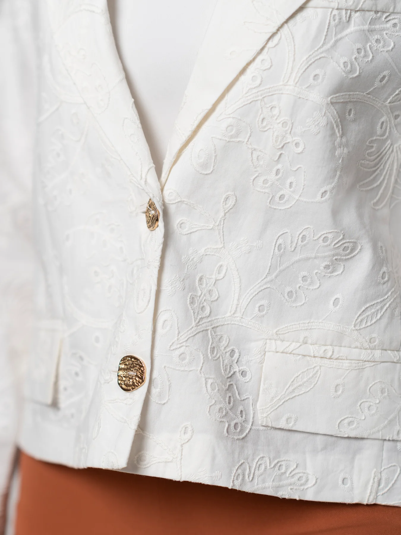 کت تک سفید خامه دوزی یقه انگلیسی 69