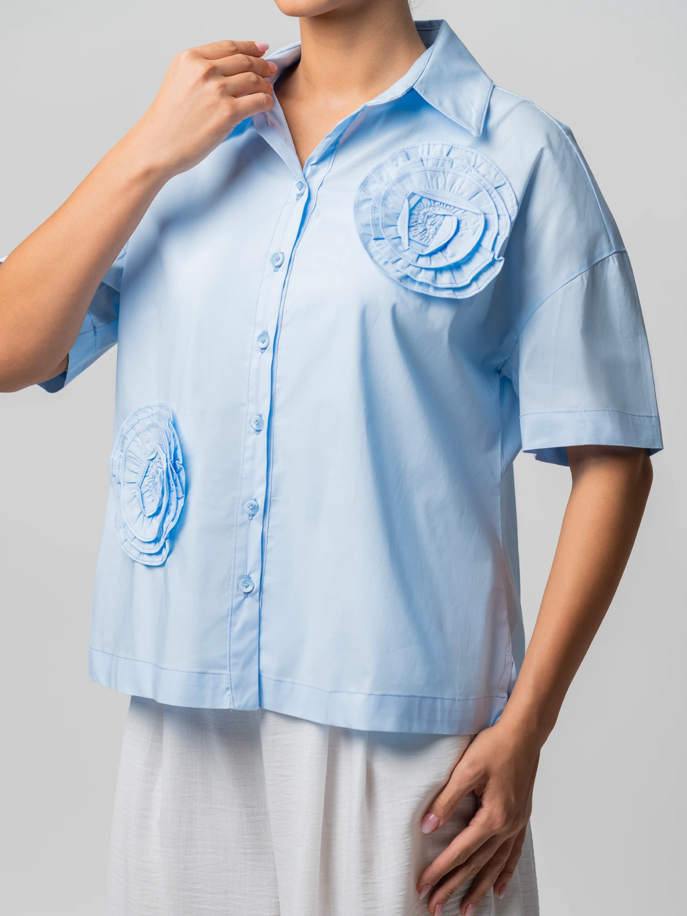 شومیز آستین کوتاه فیروزه ای طرح دو گل پوپلین 