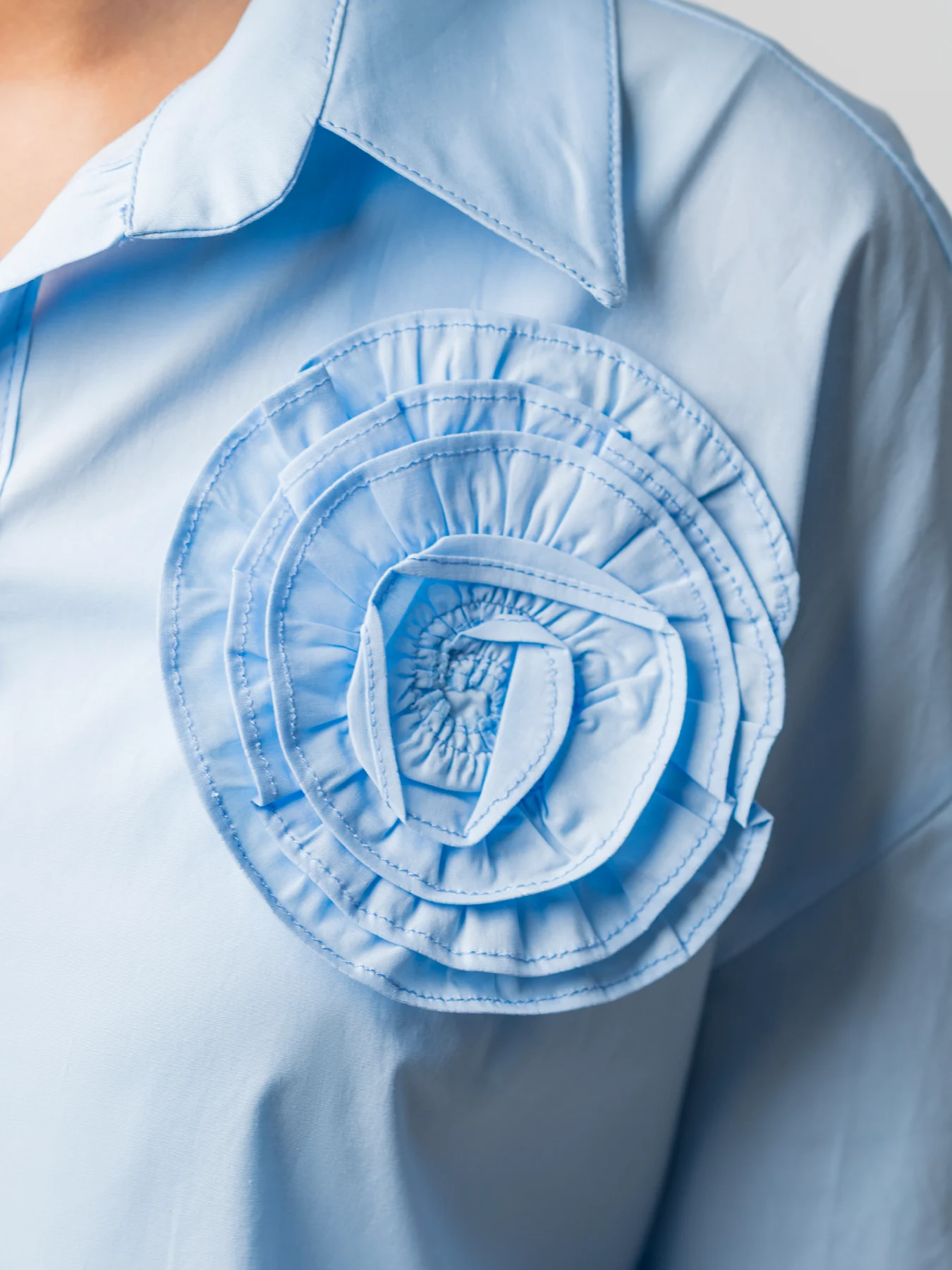 شومیز آستین کوتاه فیروزه ای طرح دو گل پوپلین 