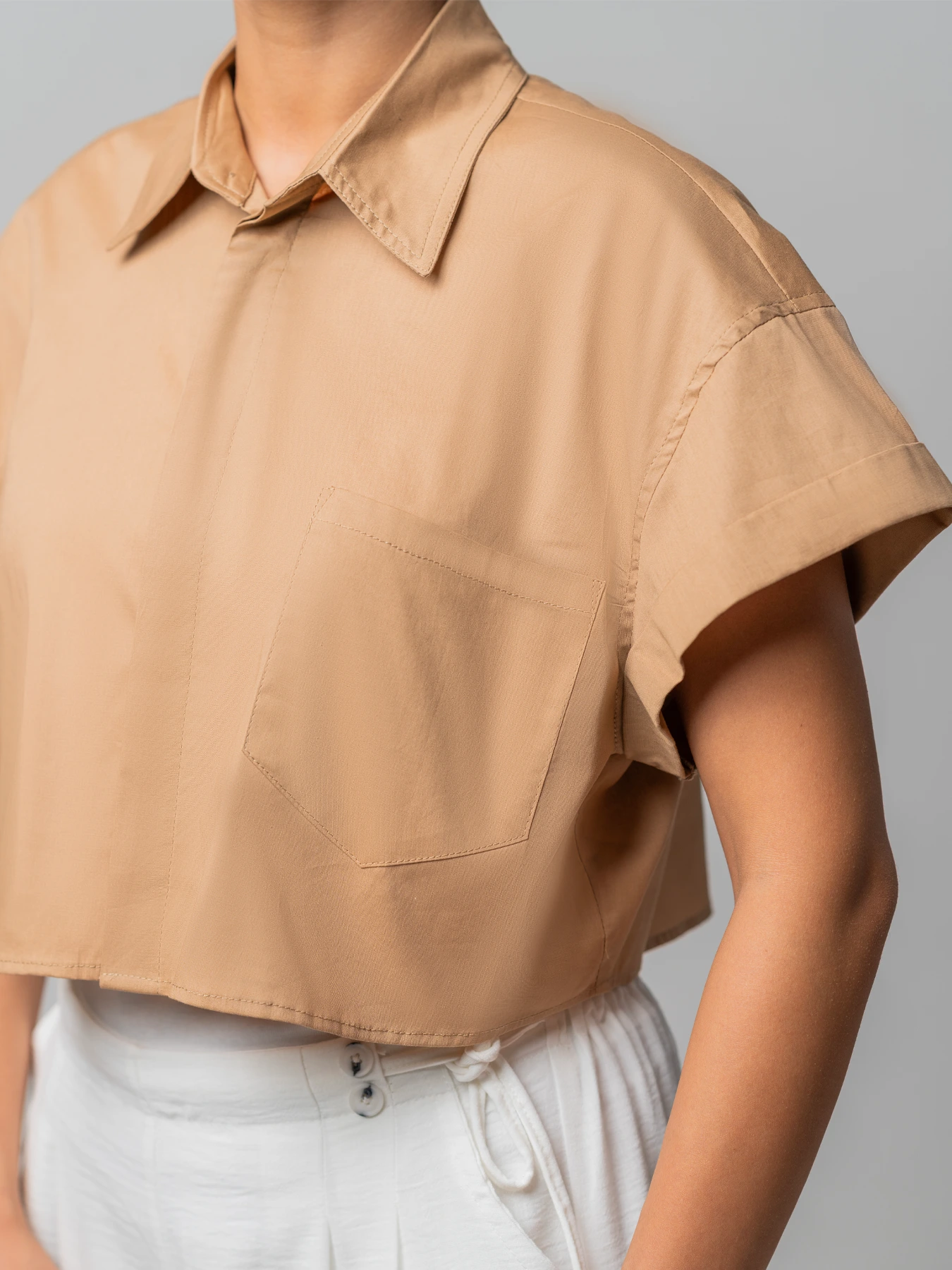 شومیز قهوه ای کراپ آستین پاکتی پوپلین