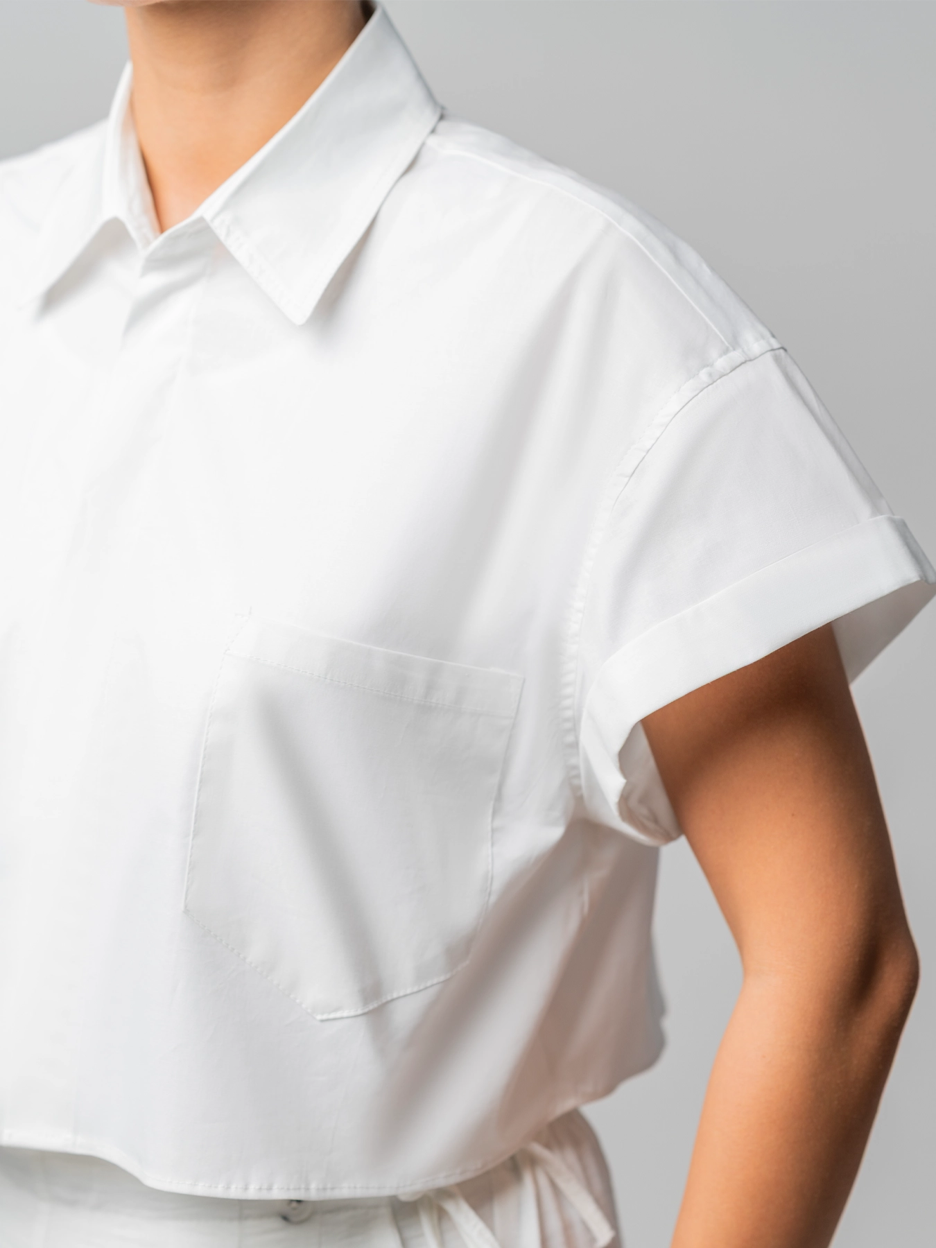 شومیز سفید کراپ آستین پاکتی پوپلین 