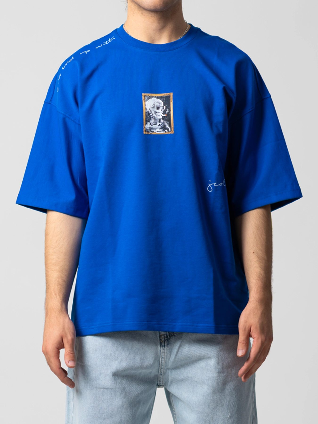 تیشرت آبی طرح قاپ اسکلت یقه گرد