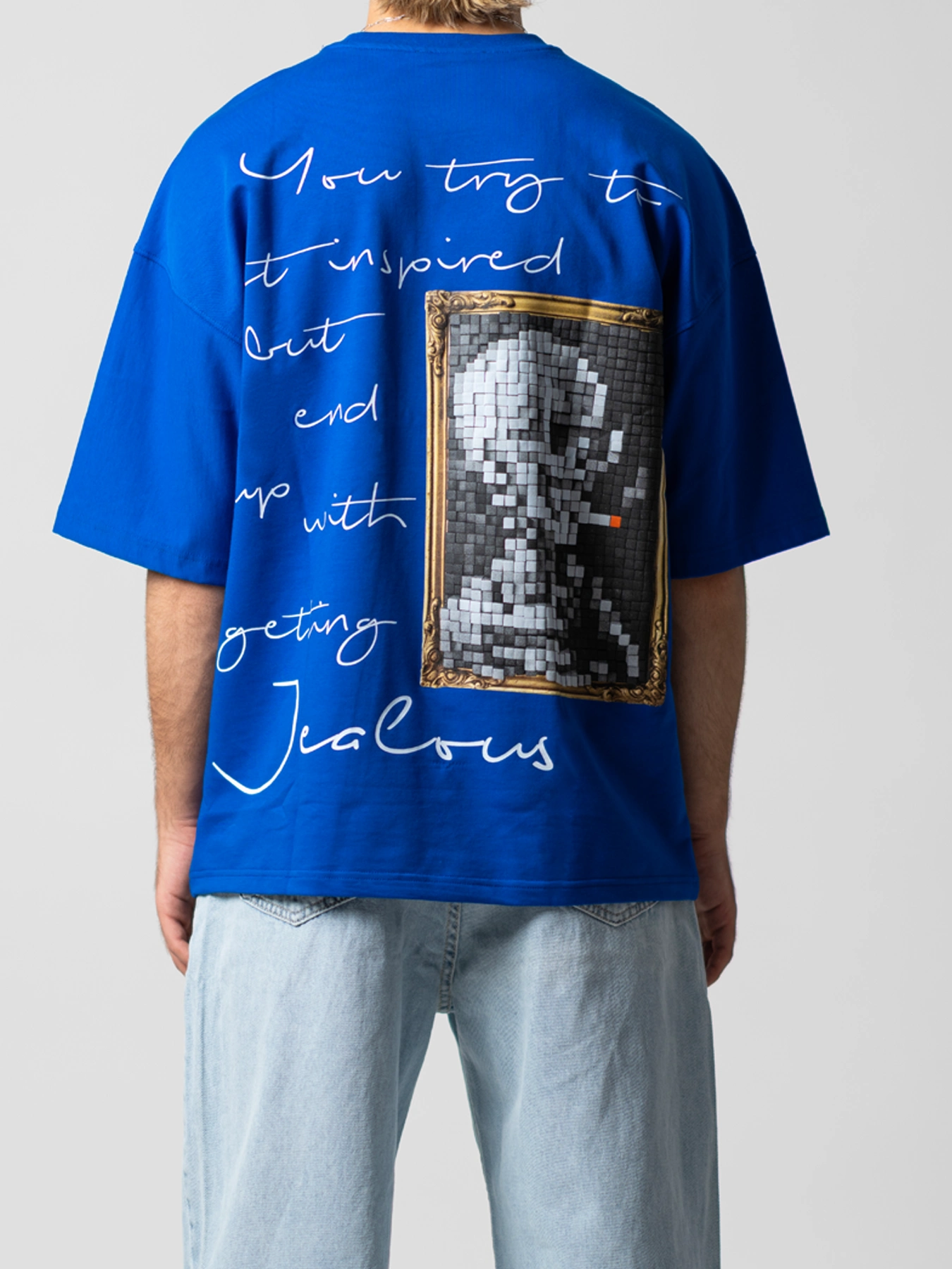 تیشرت آبی طرح قاپ اسکلت یقه گرد