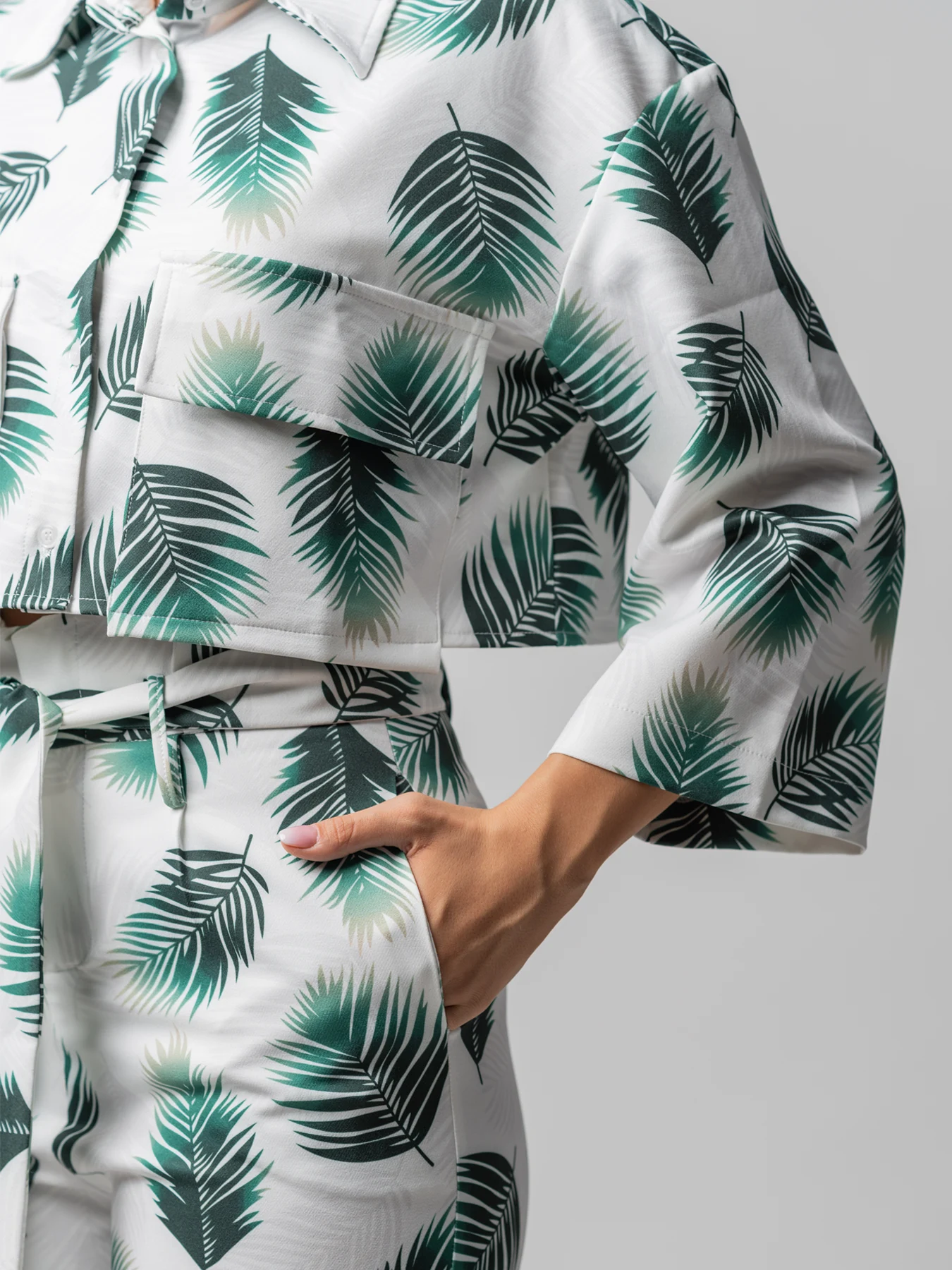 ست بلوز و شلوار کراپ طرح برگ 