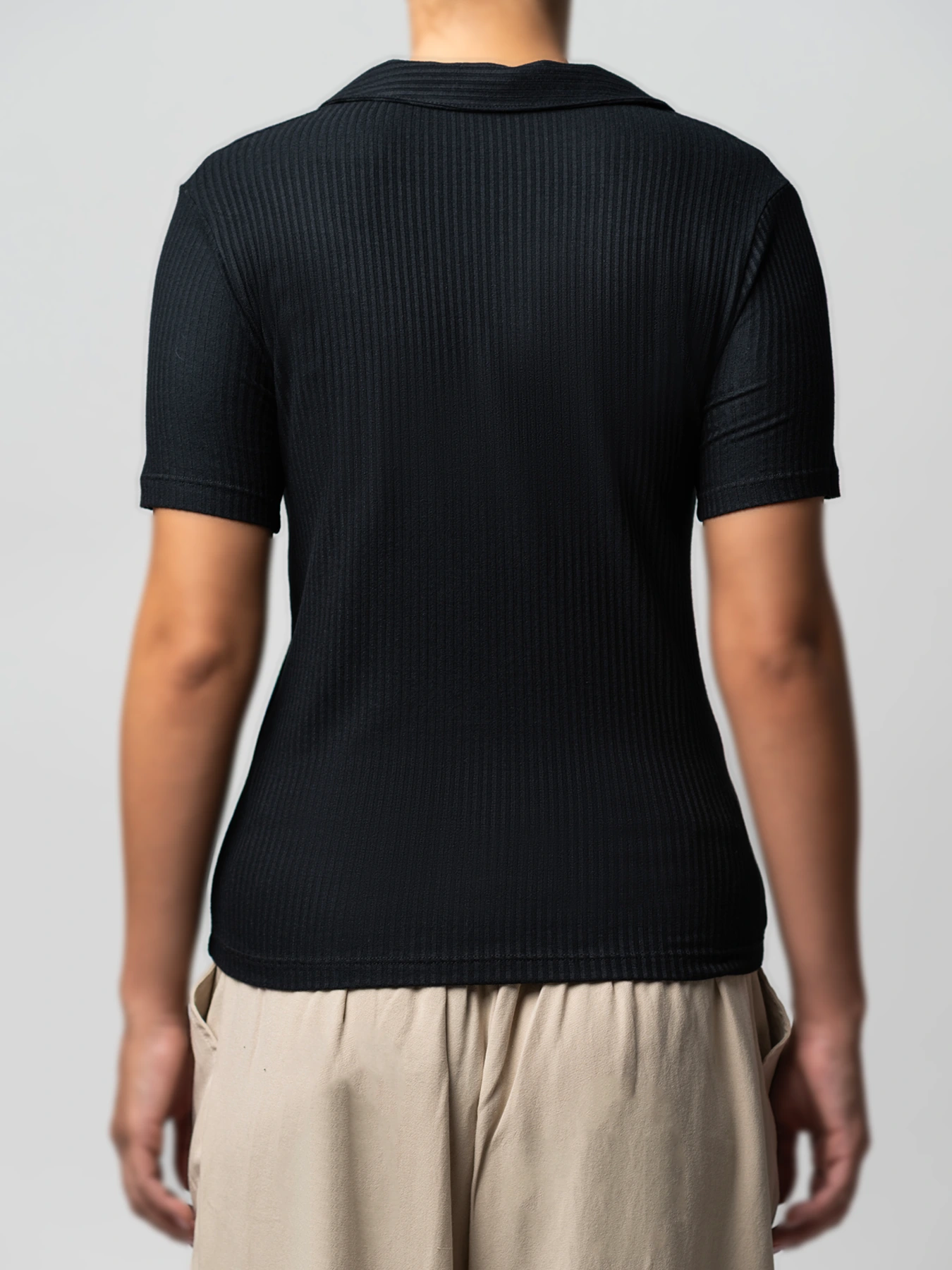 تیشرت مشکی کبریتی یقه شکاری 