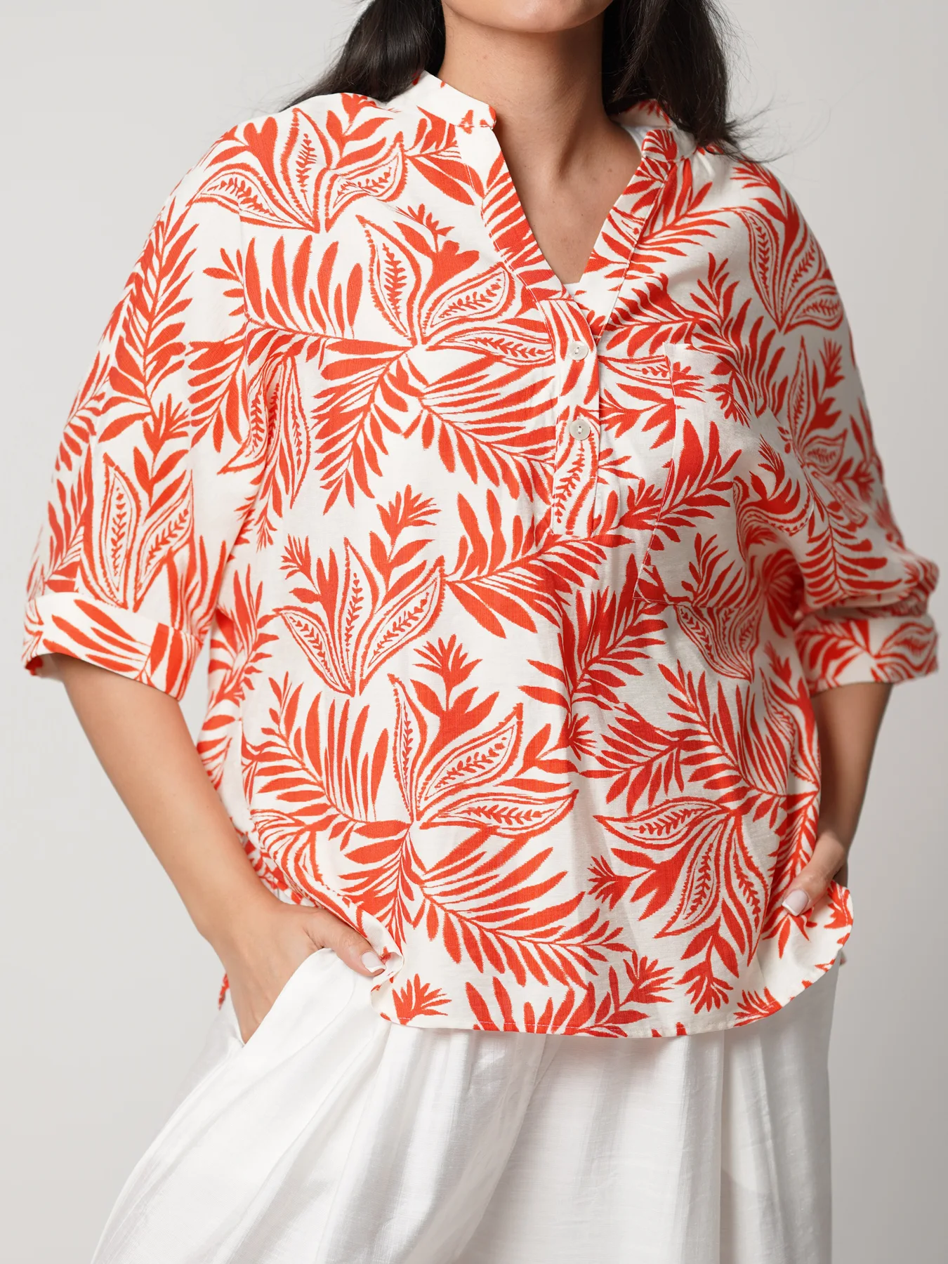 بلوز زنانه سفید نارنجی طرح هاوایی