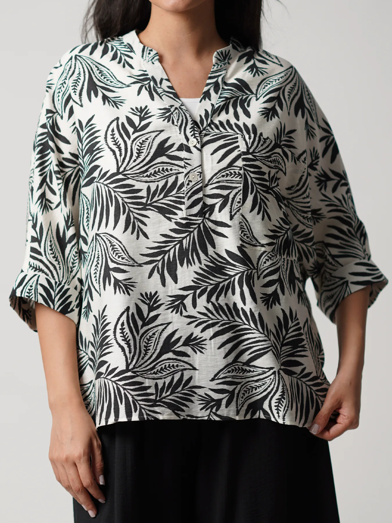 بلوز زنانه طرح هاوایی سفید مشکی