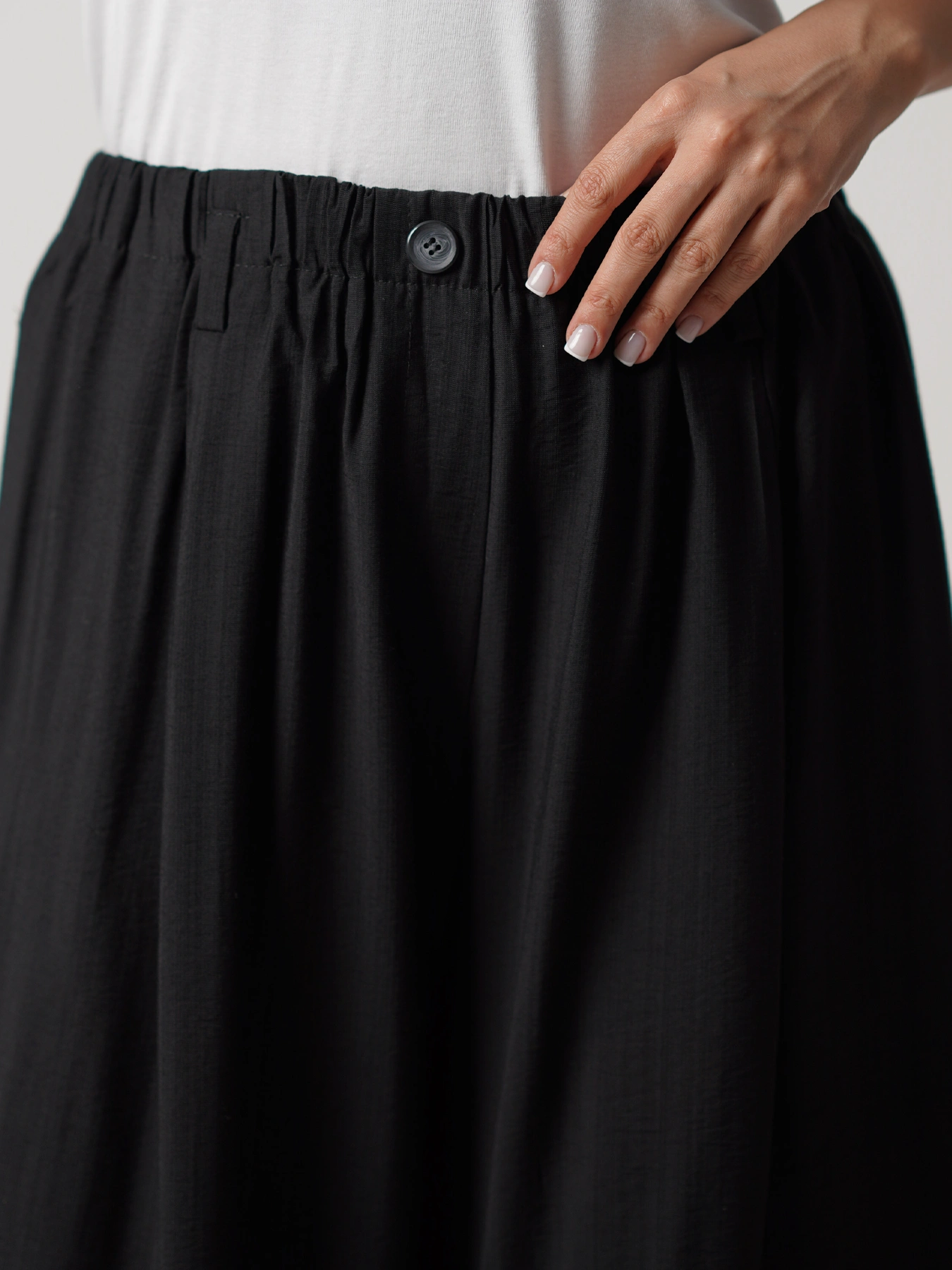 شلوار مشکی کمرکش تک دکمه ساده 