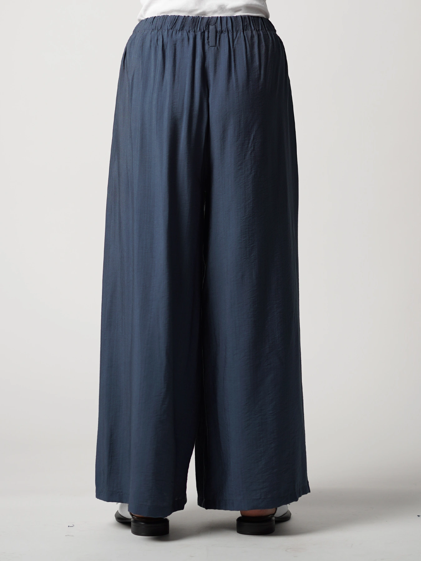 شلوار سرمه ای کمرکش تک دکمه ساده 