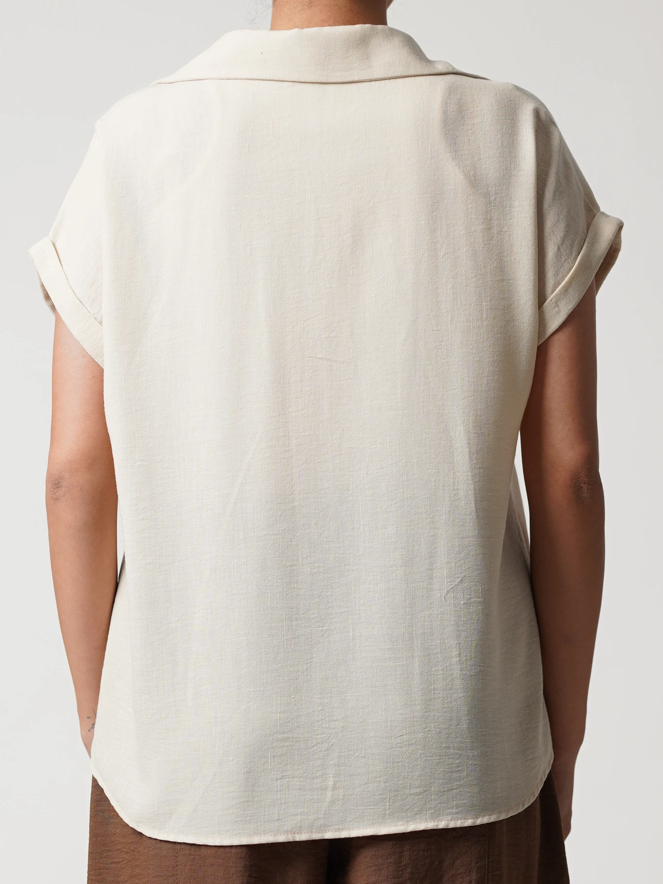 بلوز کرم آستین کوتاه پاکتی 