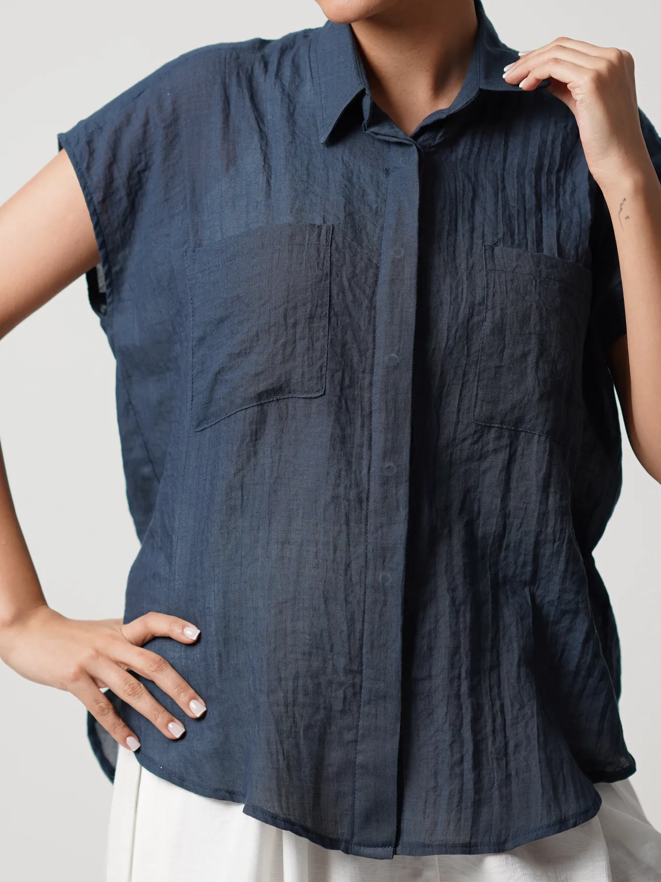 شومیز سرمه ای آستین حلقه ای دوجیب 