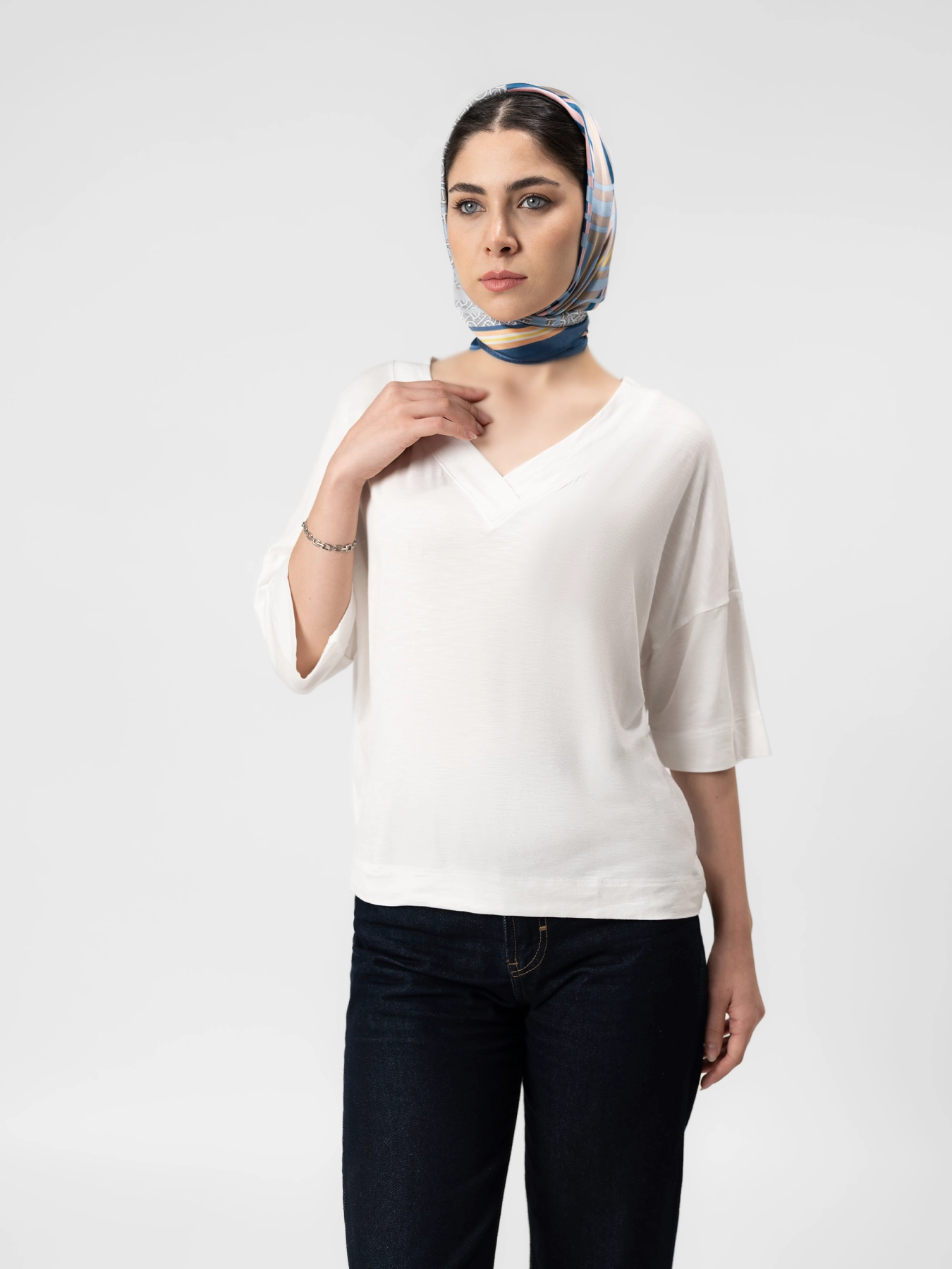 تیشرت یقه هفت سفید 16