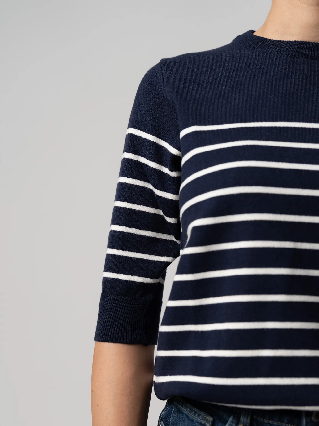 بلوز بافت زنانه سرمه ای آستین سه ربع 