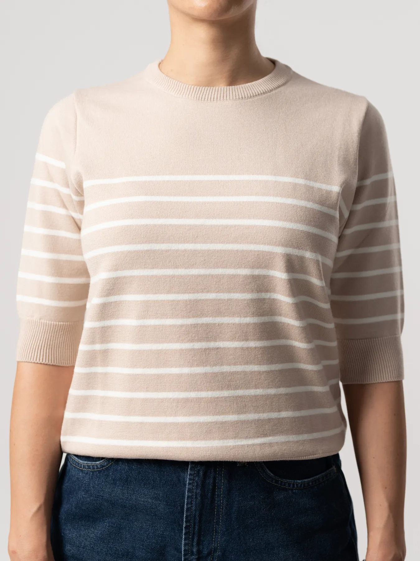 بلوز بافت زنانه کرم یقه گرد آستین سه ربع راه راه